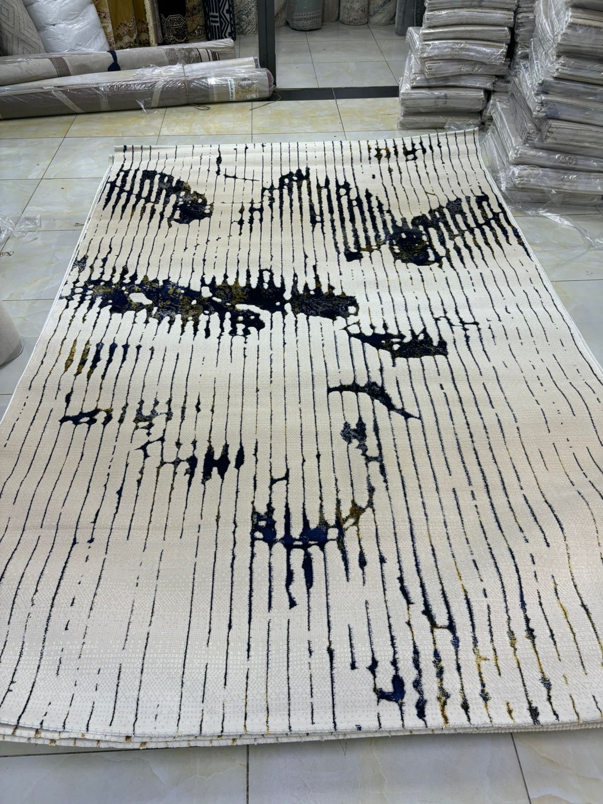 [🔥🛍️ DAILY OFFER 🛍️ 🤩🤩✨ ONLY FOR YOU!! ] 1Pc Size 5X8 fts Brand New Very High Quality Stylish and Luxurious Flash carpets at Affordable Price .Desiring To Serve The Best Experience 🔥👌