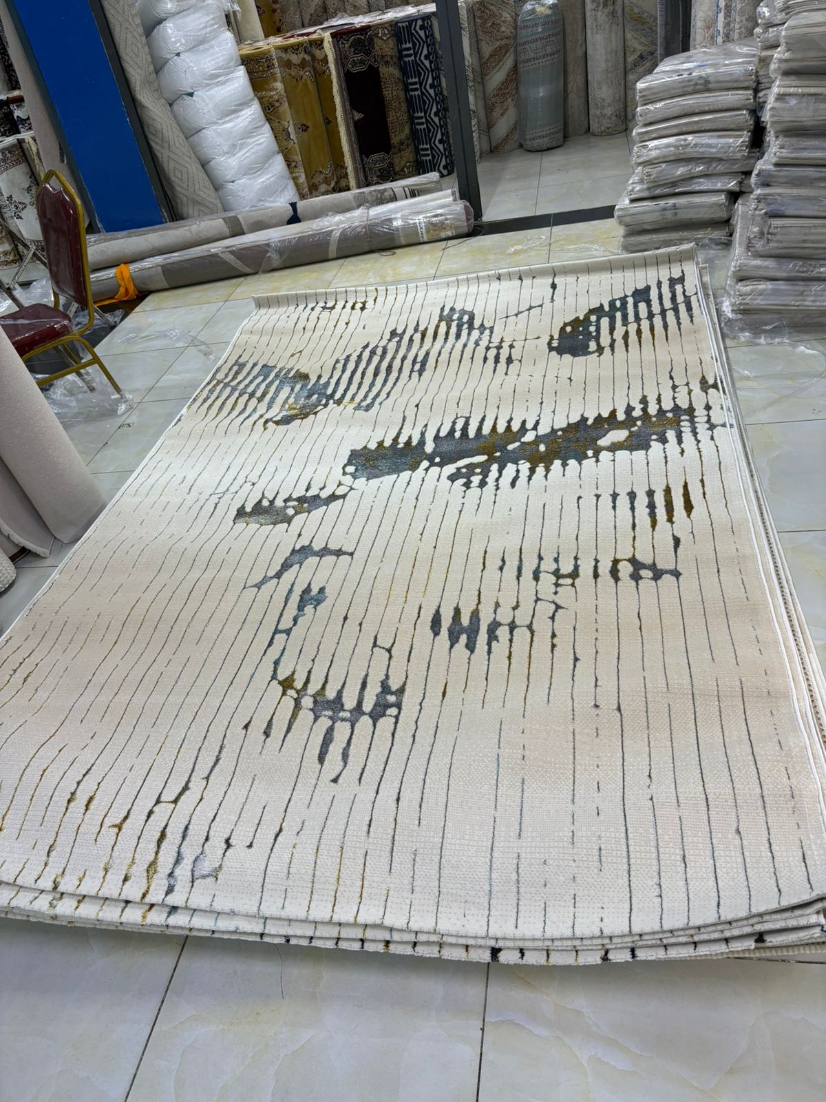 [🔥🧨 CLEARANCE OFFER 🧨 🤩🤩✨ ONLY FOR YOU!! ] -1Pc Size 6X9fts Brand New Very High Quality Stylish and Luxurious Flash carpets at Affordable Price .Desiring To Serve The Best Experience 🔥👌