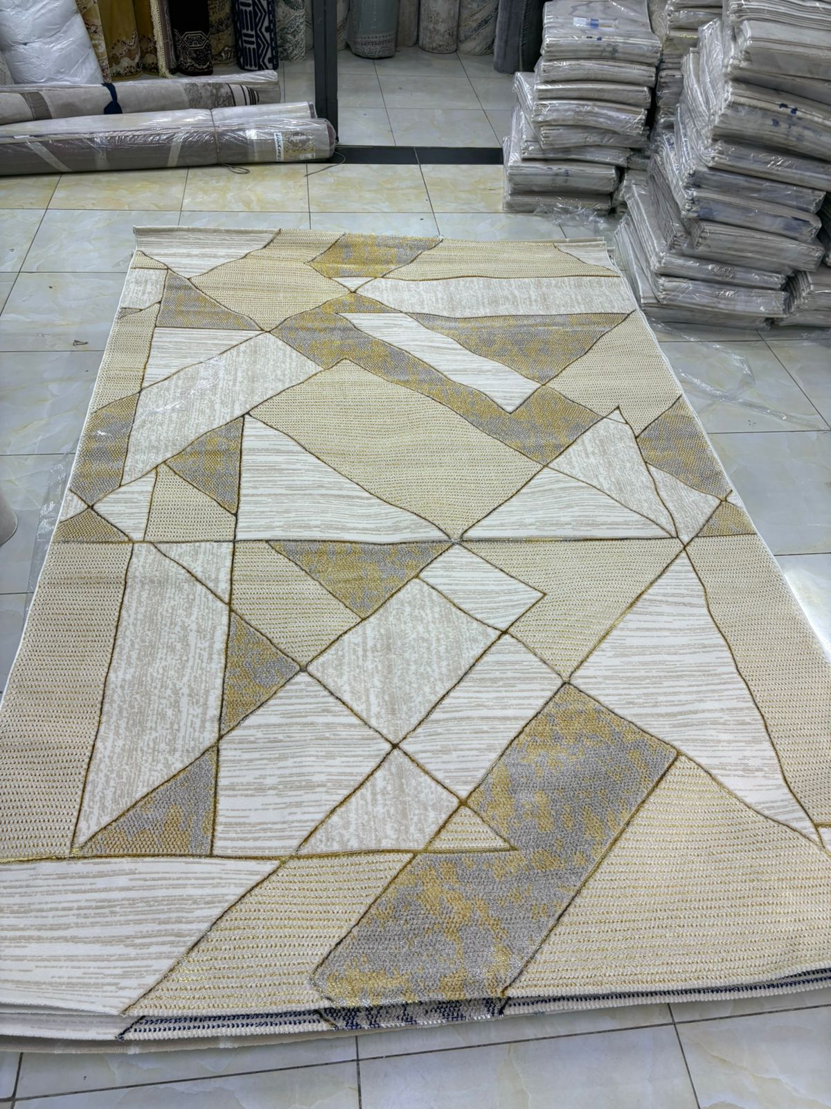 [🔥🧨 CLEARANCE OFFER 🧨 🤩🤩✨ ONLY FOR YOU!! ] -1Pc Size 6X9fts Brand New Very High Quality Stylish and Luxurious Flash carpets at Affordable Price .Desiring To Serve The Best Experience 🔥👌