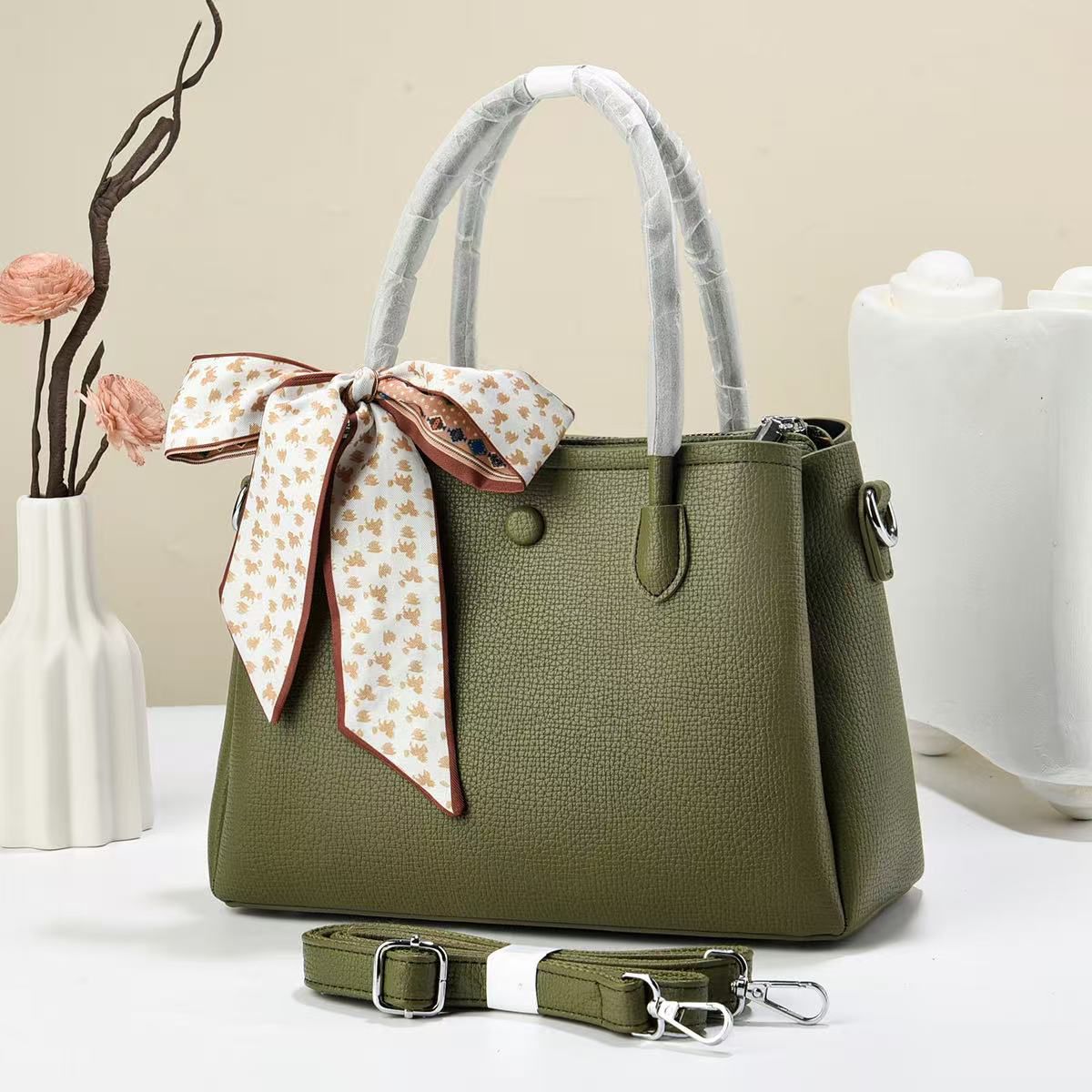 [ GRAB IT AT LOW PRICE+ ADDED OFFERS 🤩🤩✨ !!! ] 1Pc New Arrival High Quality Stylish and Luxurious Comfortable Ladies Handbag ..Designed With Durability and Functionality ✔👌