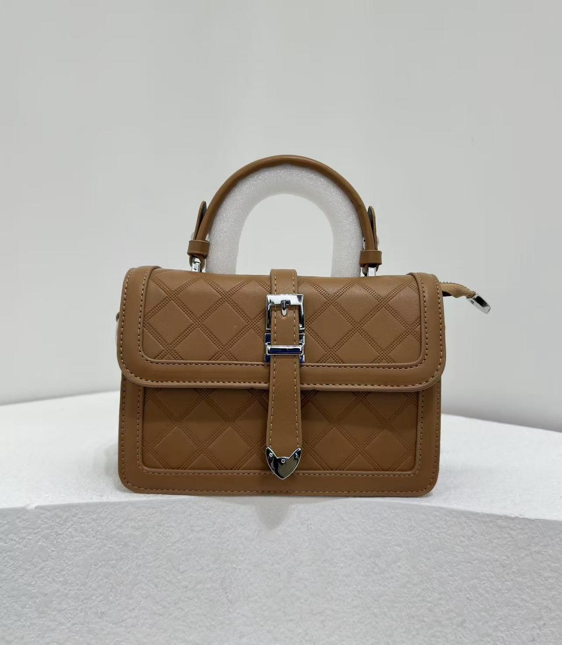 [ ⚡ FAST SELLING OFFER ⚡ ! ] -  1Pc New Arrival High Quality Stylish and Luxurious Comfortable Ladies Handbag ,perfect for casual and formal outings..Designed With Durability ✔👌