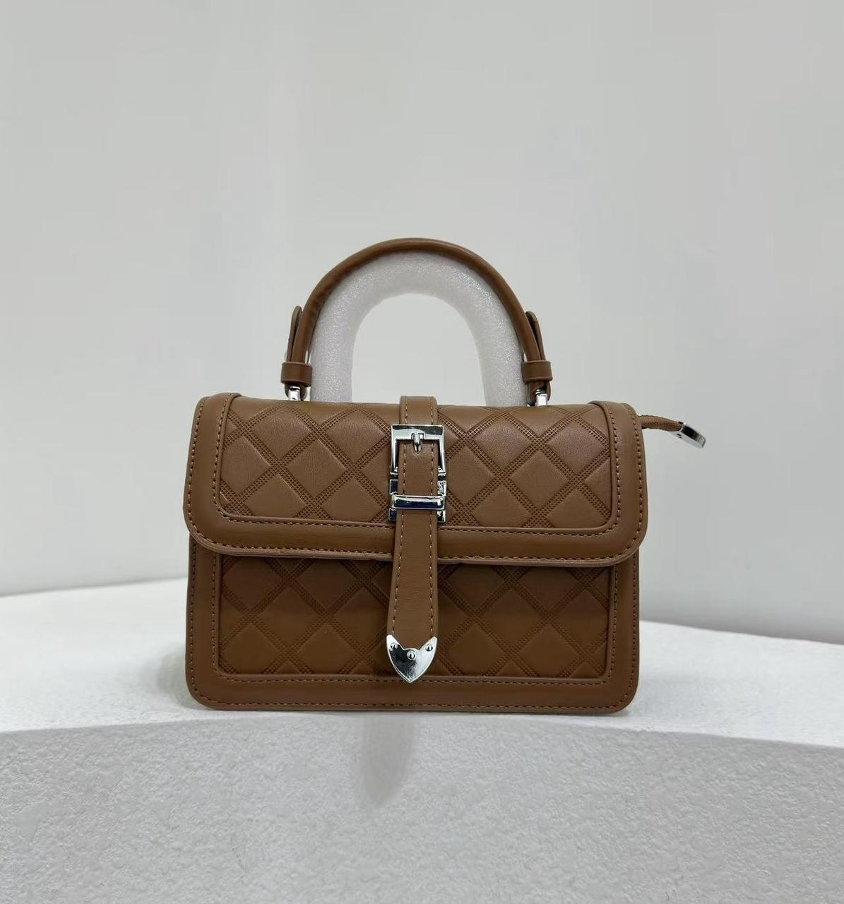 [ ⚡ FAST SELLING OFFER ⚡ ! ] -  1Pc New Arrival High Quality Stylish and Luxurious Comfortable Ladies Handbag ,perfect for casual and formal outings..Designed With Durability ✔👌