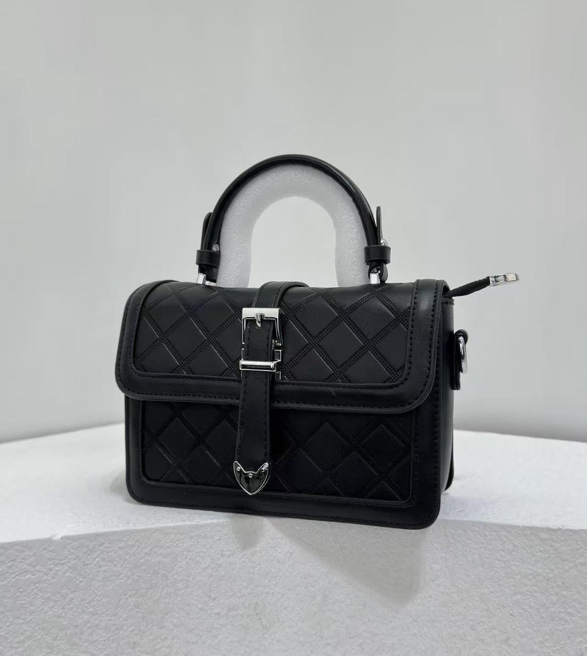 [ ⚡ FAST SELLING OFFER ⚡ ! ] -  1Pc New Arrival High Quality Stylish and Luxurious Comfortable Ladies Handbag ,perfect for casual and formal outings..Designed With Durability ✔👌