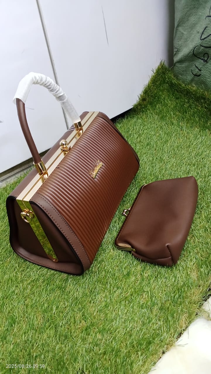[ ⏰ TIME LIMITED OFFER ⏰ ]  - 2 IN 1 New Arrival High Quality Stylish and Luxurious Comfortable Ladies Handbag ,perfect for casual and formal outings..Designed With Durability ✔👌