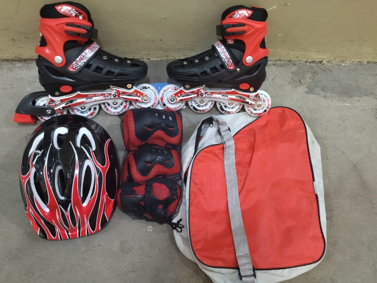 [🤑🥑GRAB IT AT LOW PRICE+ ADDED OFFERS **🥑🌽 ] BRAND NEW VERY QUALITY DURABLE & STYLISH  FULL SET RUBBER WHEELS SKATES SHOES LARGE -39-42... AT AFFORDABLE PRICE