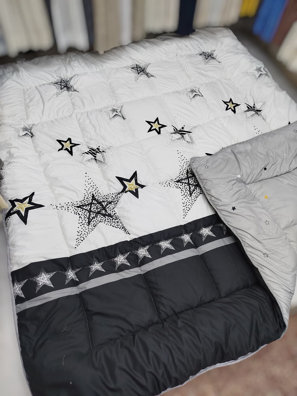 [ KILIMALL UNBEATABLE DEALS 🤩🤩 !!! ] 4Pcs Size 6X7fts Brand New Very High Quality Stylish and Luxurious Double sided Heavy Cotton Binded duvet Pillowcases: 2pcs ,Bedsheet: 1pc & Binded Duvet: 1pc