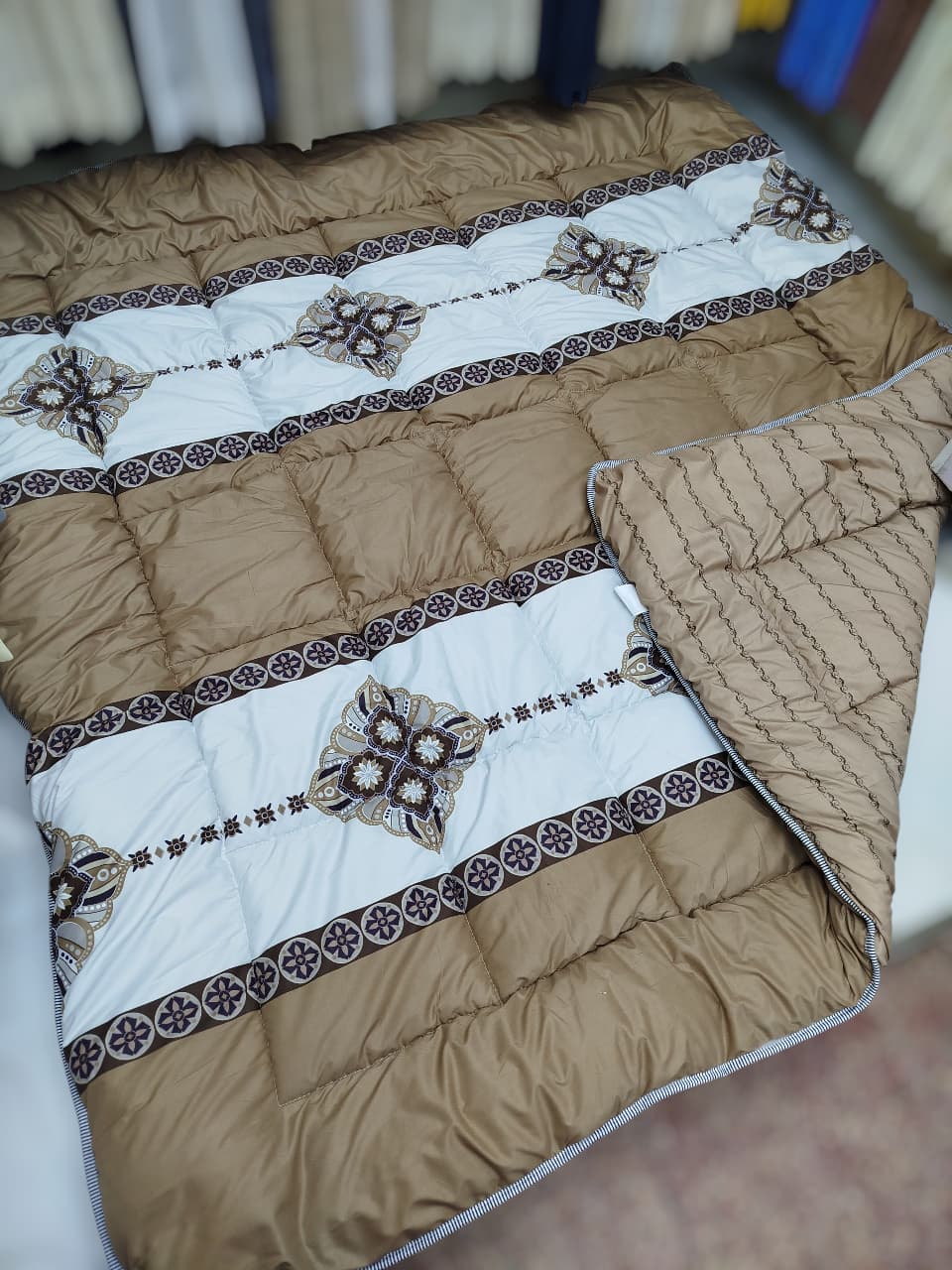 [ KILIMALL UNBEATABLE DEALS 🤩🤩 !!! ] 4Pcs Size 6X7fts Brand New Very High Quality Stylish and Luxurious Double sided Heavy Cotton Binded duvet Pillowcases: 2pcs ,Bedsheet: 1pc & Binded Duvet: 1pc