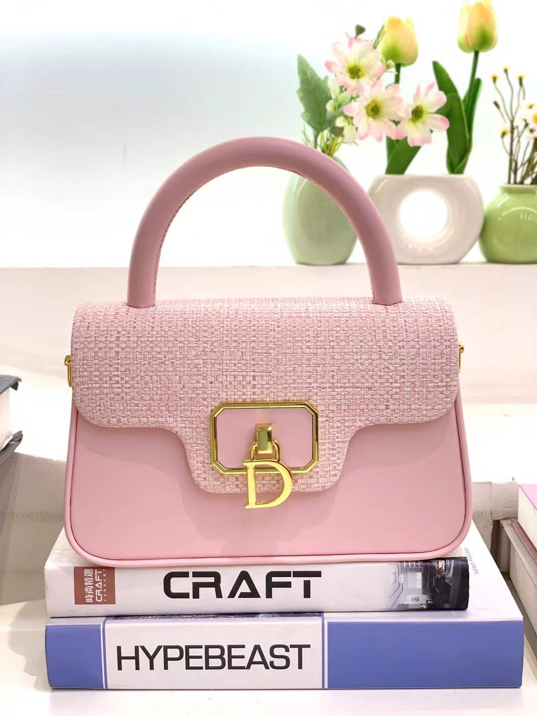 [ 🔥 SPECIAL OFFER 🔥 🤩🤩✨ !!! 1Pc New Arrival High Quality Stylish and Luxurious Comfortable Ladies Handbag ..Designed With Durability and Functionality ✔👌