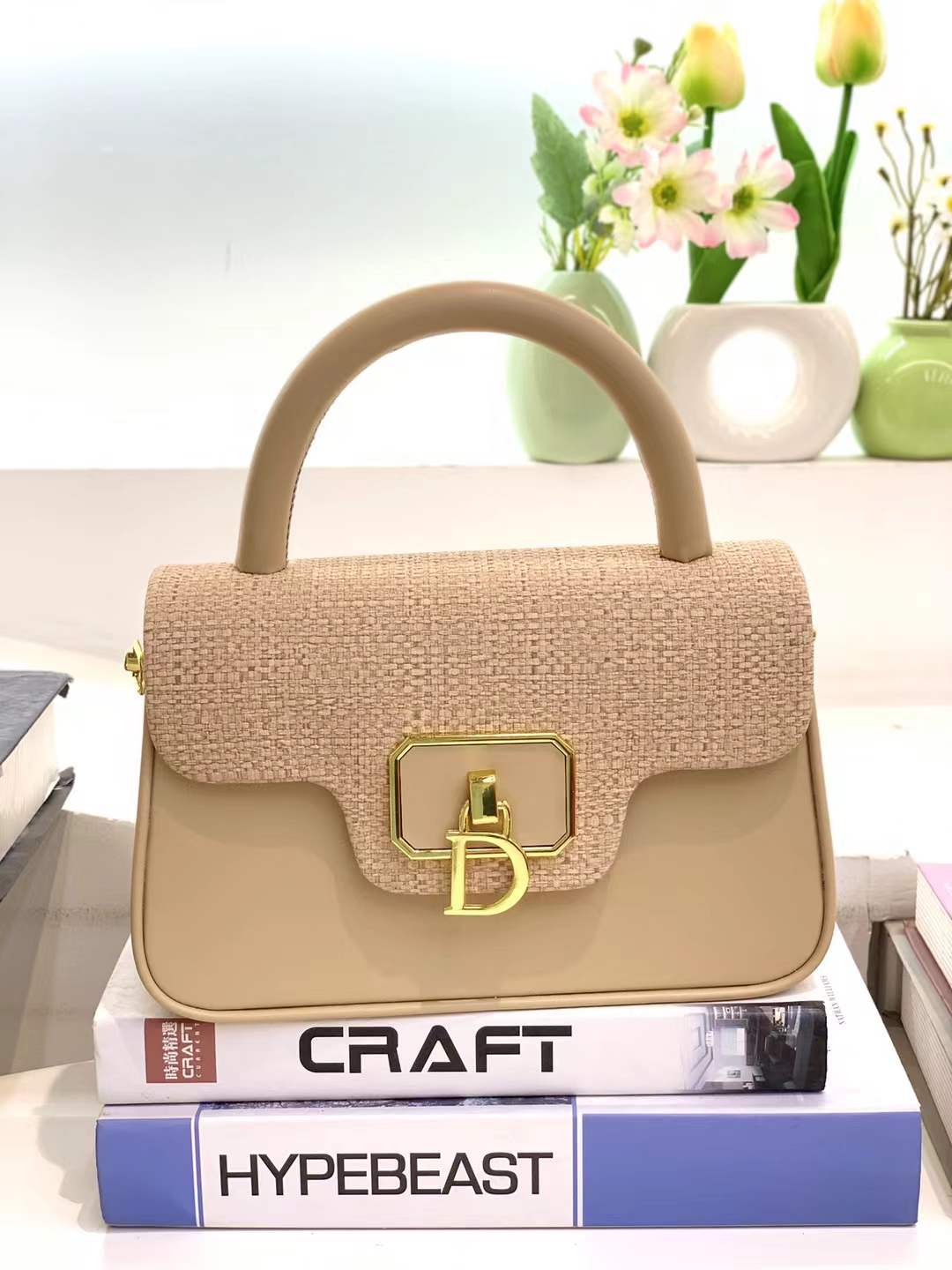 [ 🔥 SPECIAL OFFER 🔥 🤩🤩✨ !!! 1Pc New Arrival High Quality Stylish and Luxurious Comfortable Ladies Handbag ..Designed With Durability and Functionality ✔👌