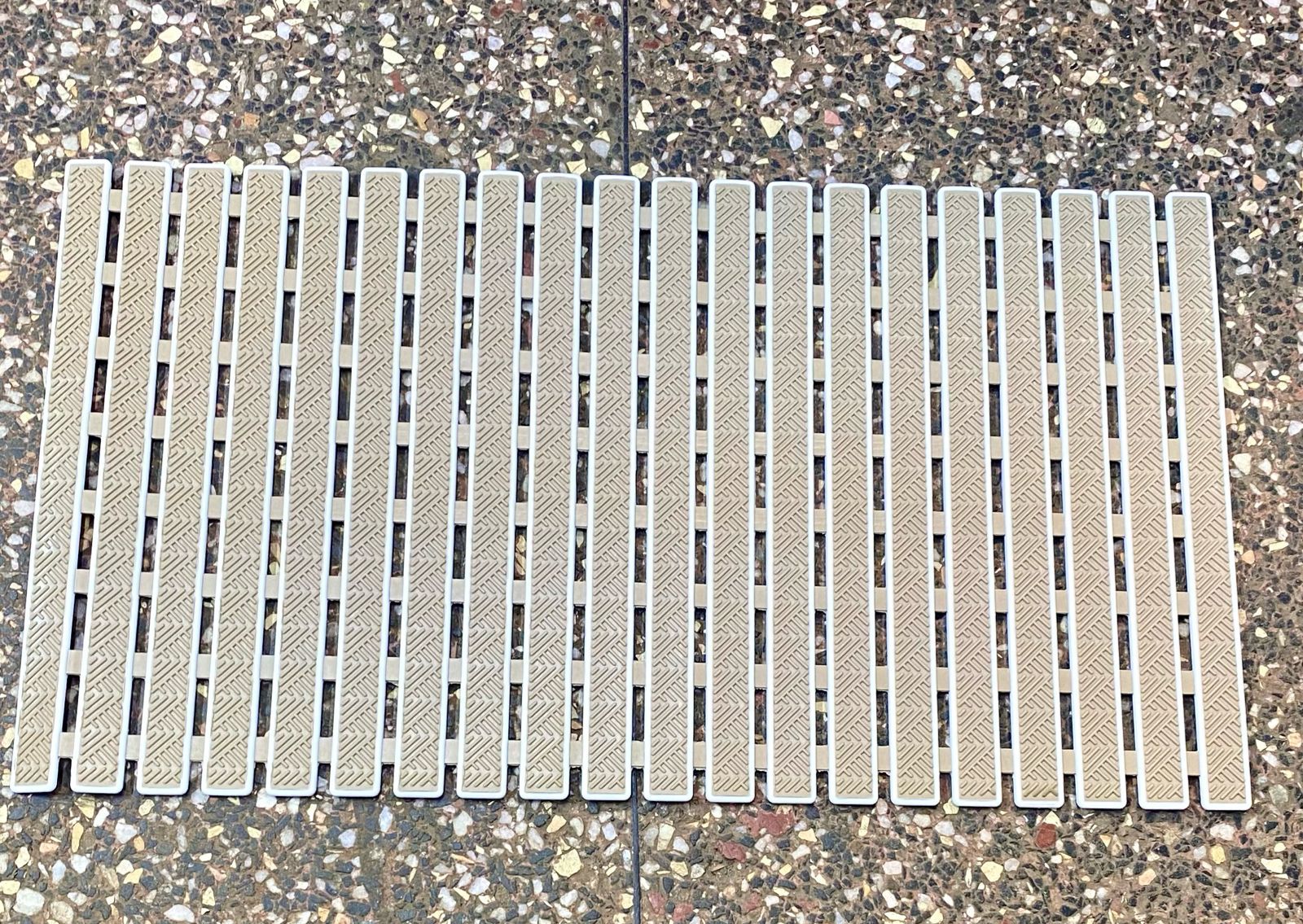 🎁 GIFT OFFER 🎁 - 1 PC Anti-Slip Shower Mat with Anti-Bacterial Protection, Drainage Cup, 38×70 cm, Bathroom Safety, High Quality