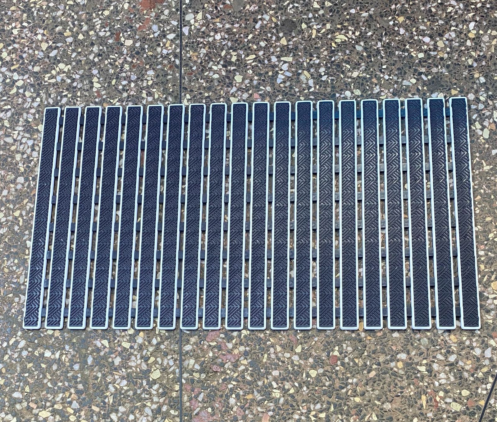 🎁 GIFT OFFER 🎁 - 1 PC Anti-Slip Shower Mat with Anti-Bacterial Protection, Drainage Cup, 38×70 cm, Bathroom Safety, High Quality