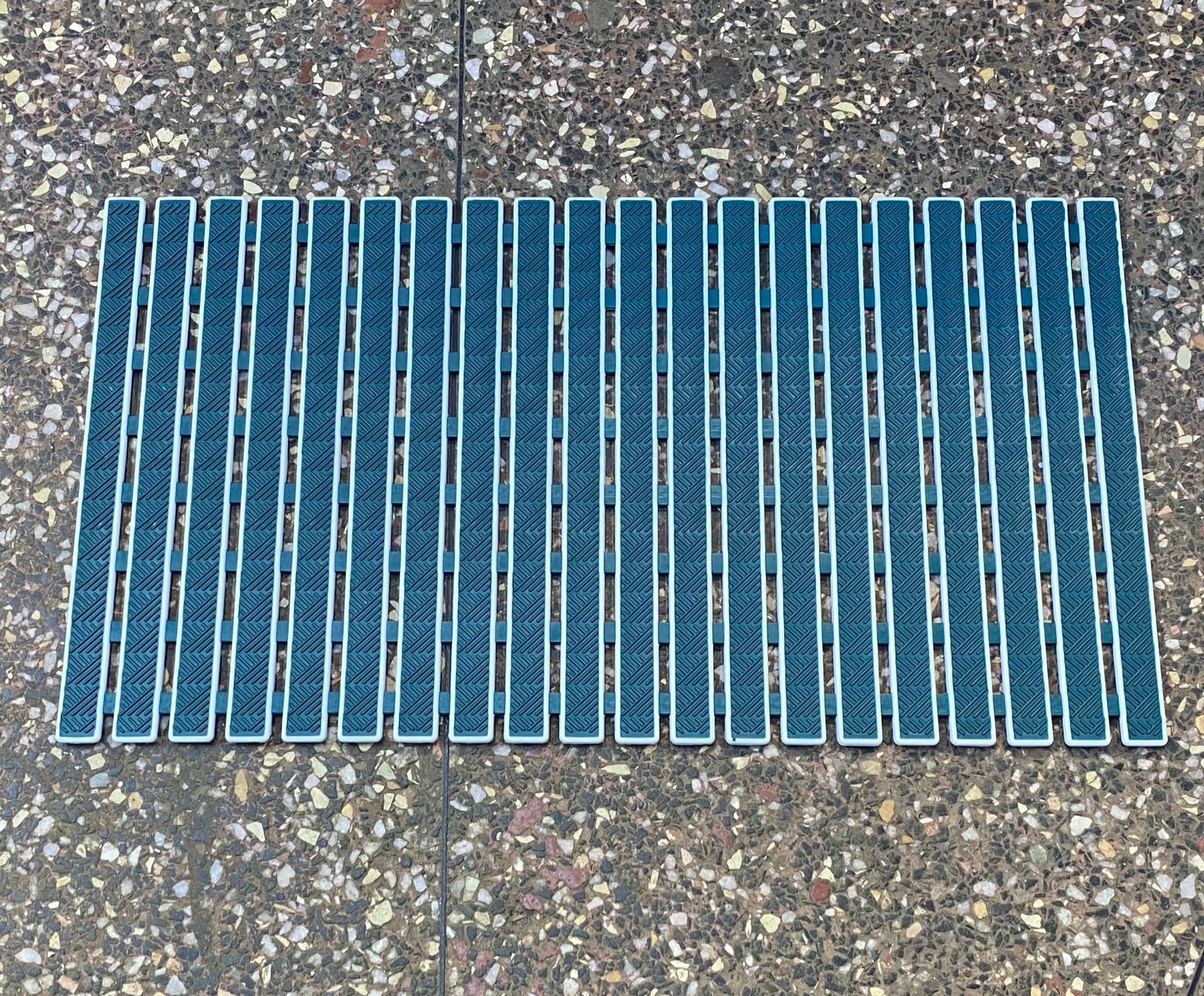 🎁 GIFT OFFER 🎁 - 1 PC Anti-Slip Shower Mat with Anti-Bacterial Protection, Drainage Cup, 38×70 cm, Bathroom Safety, High Quality