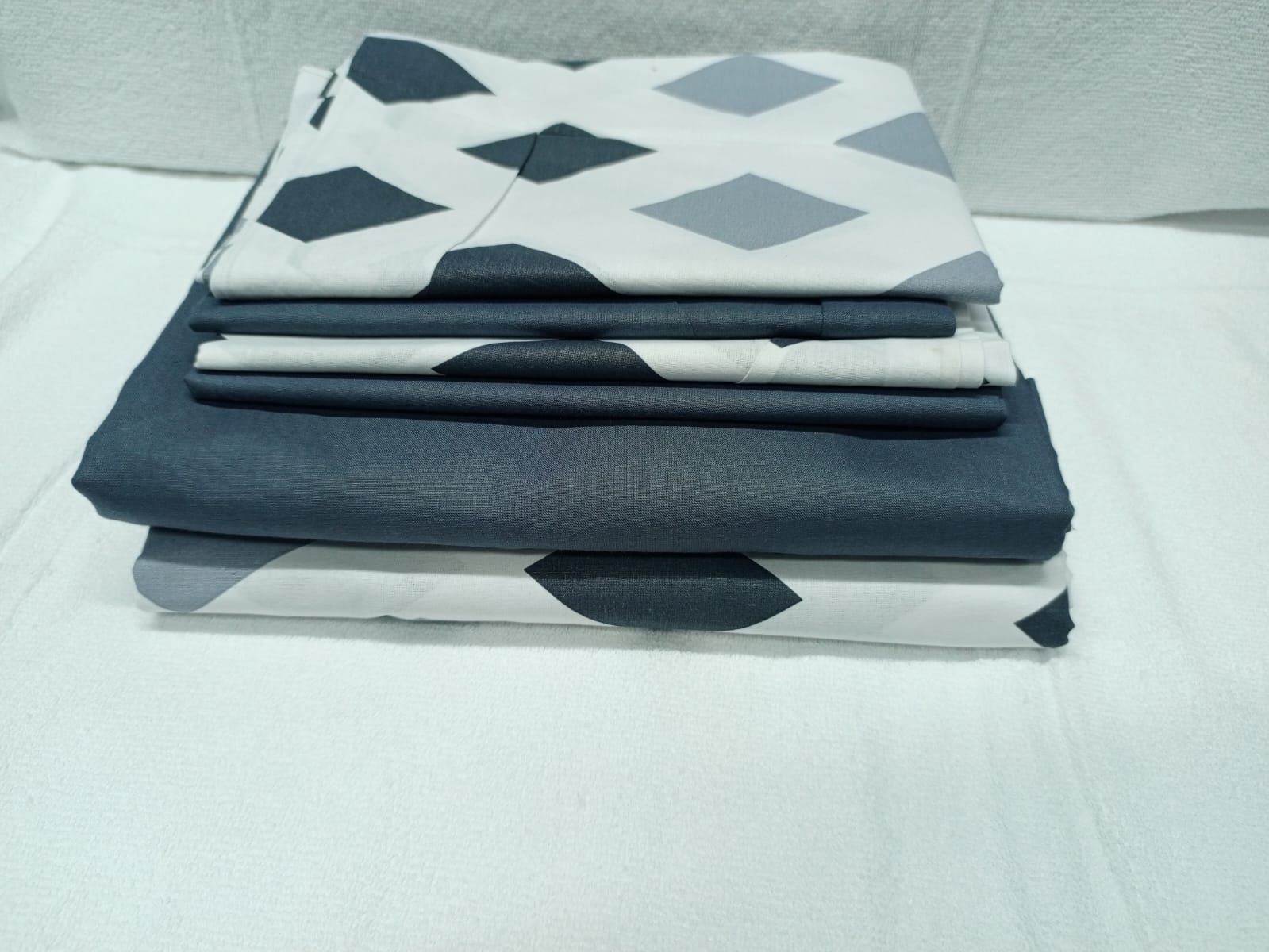 🥇 TOP OFFER 🥇 - 6PC Mix & Match Bedsheet Set, 1 Fitted Sheet, 1 Flat Sheet & 4 Pillowcases Size 6×7, Soft Durable Bedding Set, Affordable Price