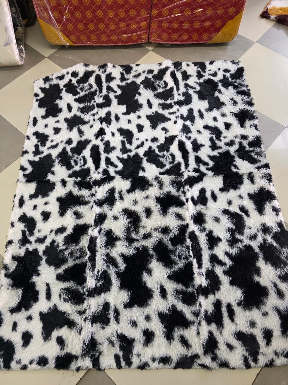 🛒 BULK OFFER 🛒 - 1 PC Fluffy Carpet, 5×8 ft, Soft & Plush, Durable, High Quality, Perfect for Home & Office At Affordable Price and of very high quality