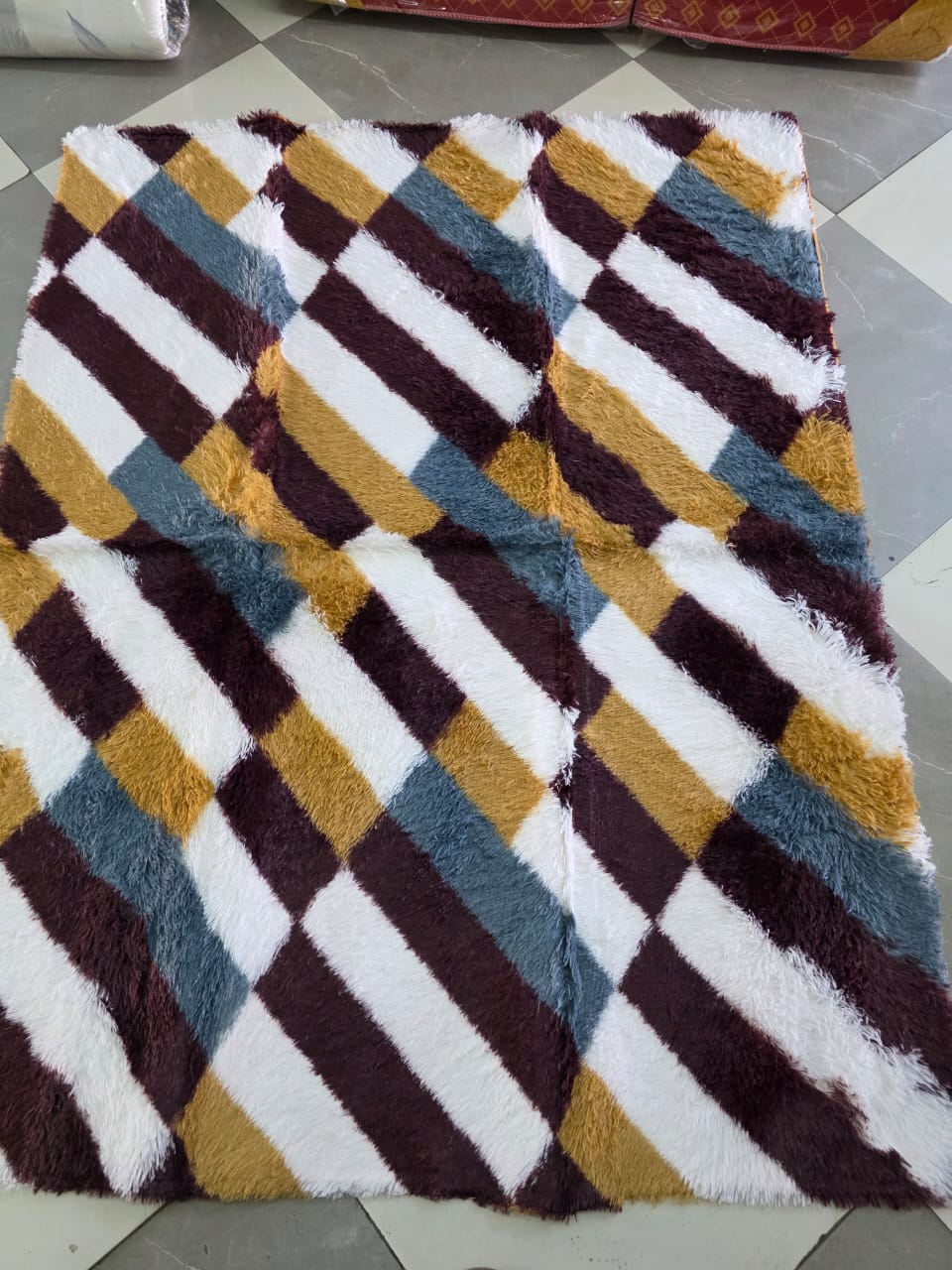 🛒 BULK OFFER 🛒 - 1 PC Fluffy Carpet, 5×8 ft, Soft & Plush, Durable, High Quality, Perfect for Home & Office At Affordable Price and of very high quality