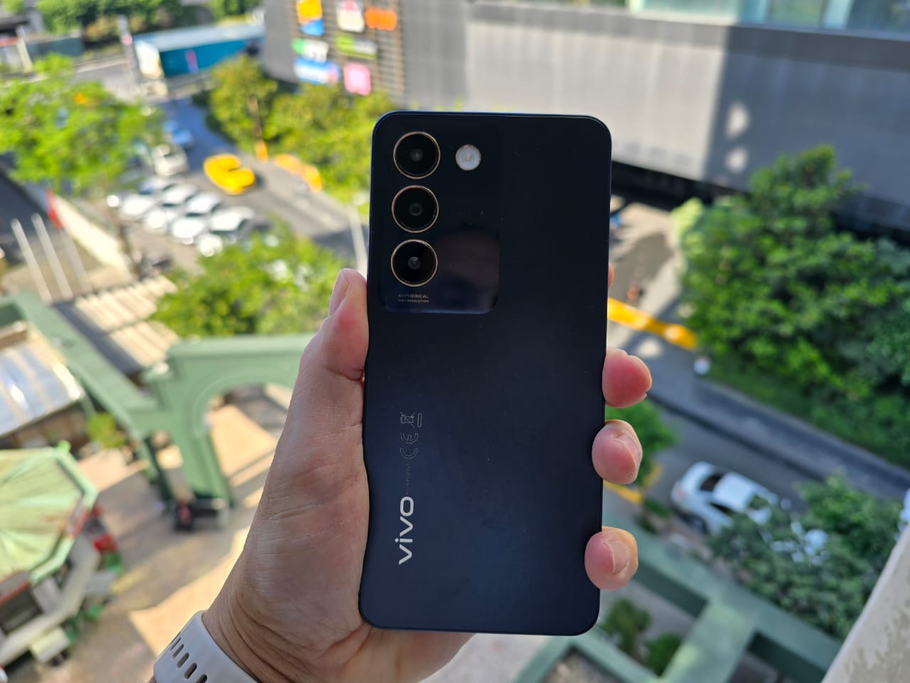 VIVO V30 Lite 256GB ROM UPTO 16GB ROM(8+8GB EXTENDABLE) 6.67''120Hz Amoled Display Snapdragon 695 SoC 64 +8 +2MP Camera 50MP Selfie Camera Dual Sim 80W + 5000mAh Smart Phone