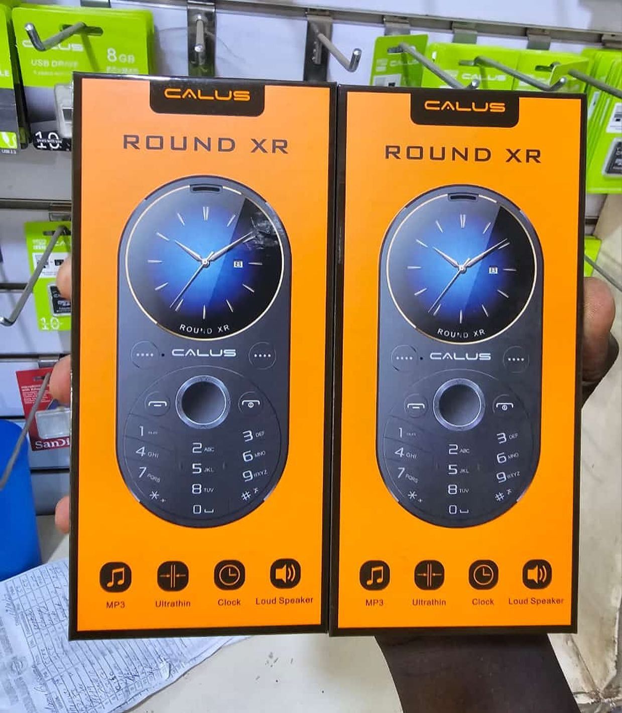 CALUS Round XR.ultrathin Phone, Inbuilt Battery. 2942mAh battery capacity 1.75 inches screen featured phone