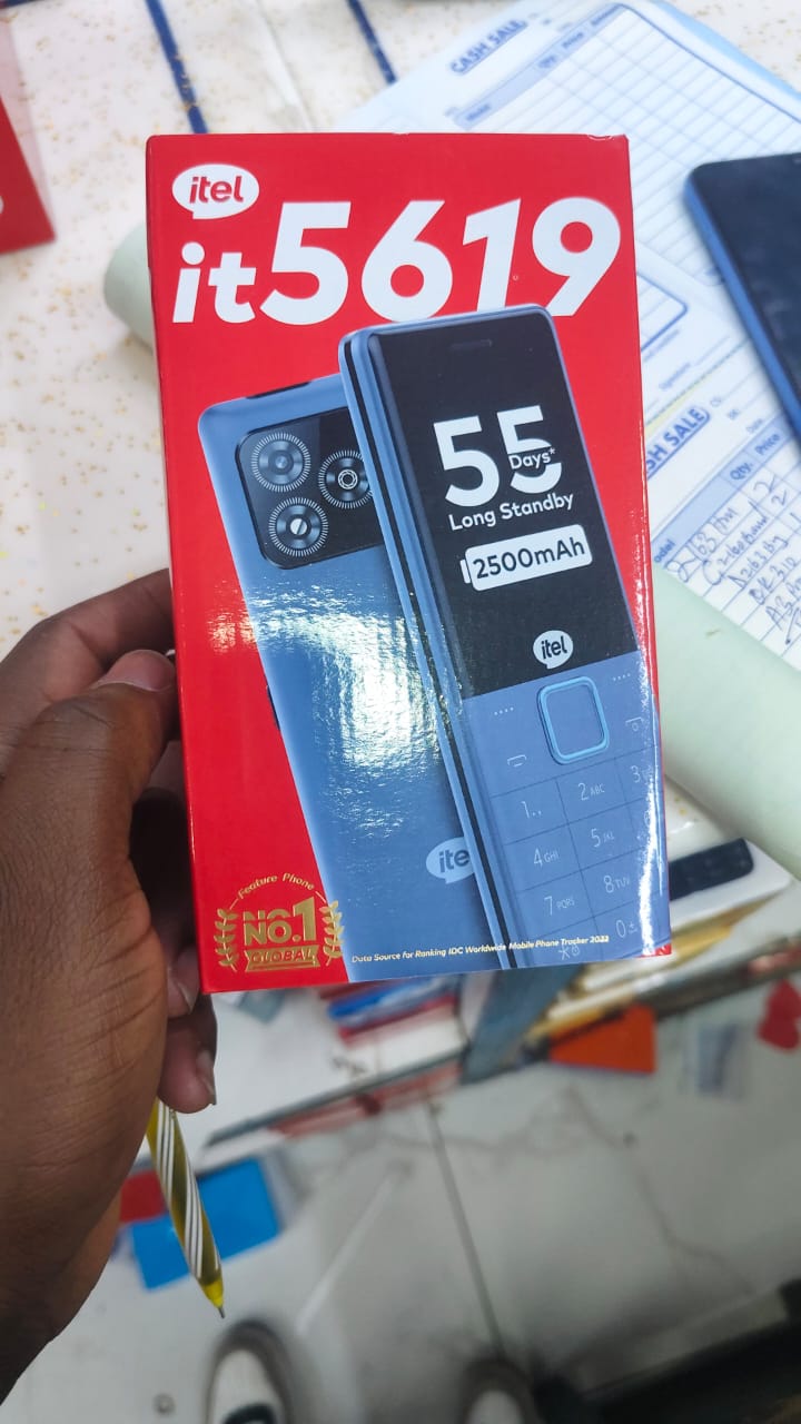 ITEL it5619 Featured Phones 2500mAh Battery Type-C Charger 2.4 Inches Big Screen 3 SIM Cards 2000 Phone Book KING Voice FM Radio itel Cell Phone featured phone
