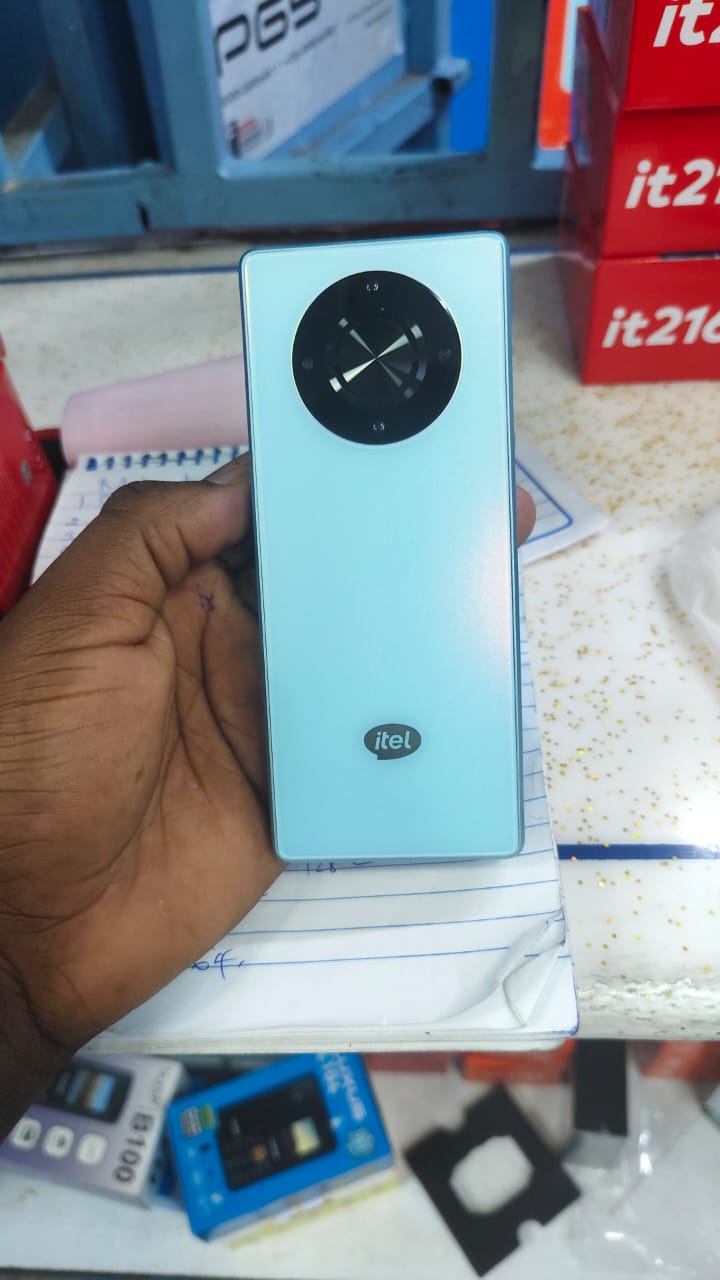 Itel it5627 ,Featured Phones 2500mAh Battery Type-C Charger 3.0 Inches Big Screen 3 SIM Cards 2000 Phone Book KING Voice FM Radio itel Cell Phone featured phone