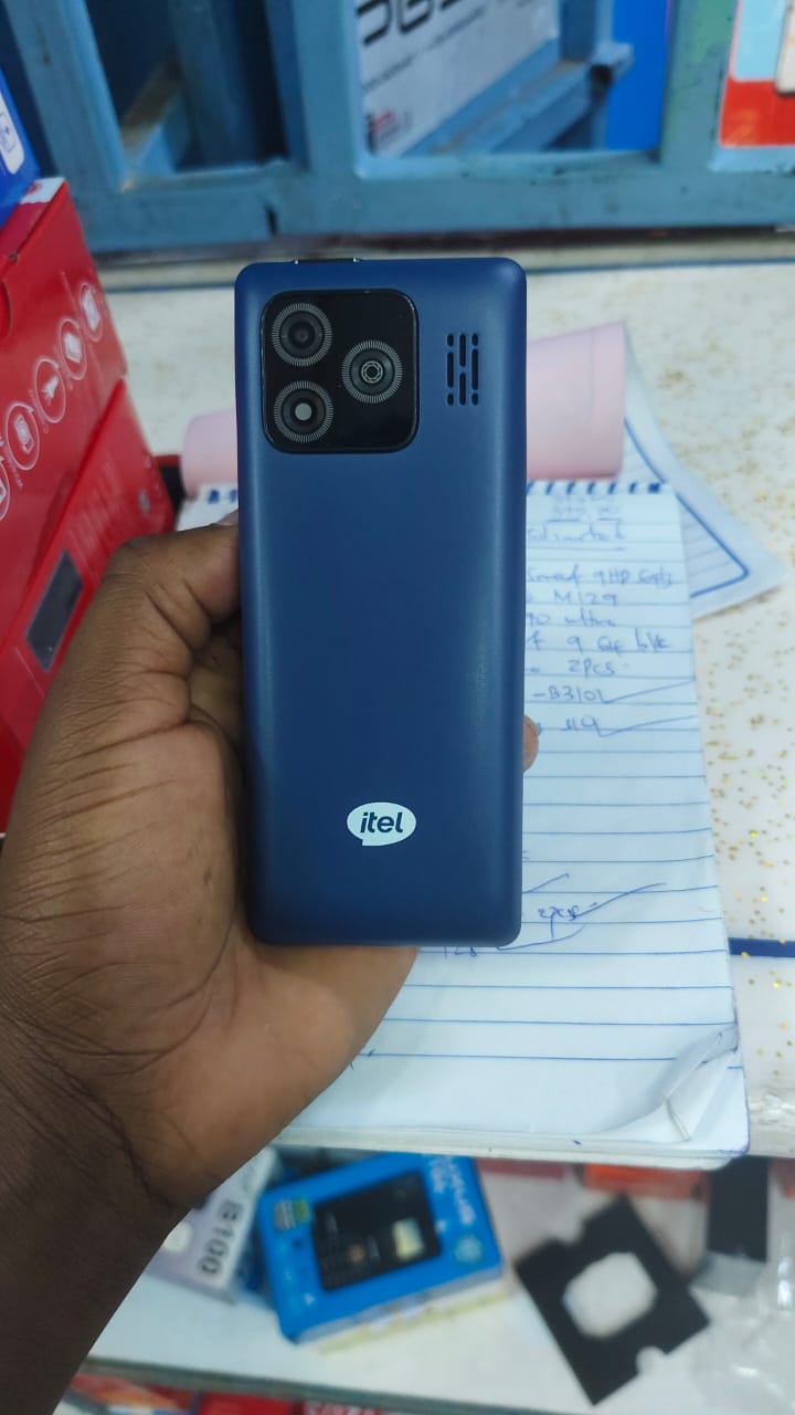 ITEL it5619 Featured Phones 2500mAh Battery Type-C Charger 2.4 Inches Big Screen 3 SIM Cards 2000 Phone Book KING Voice FM Radio itel Cell Phone featured phone