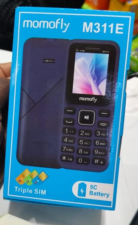 Momofly M311E button phone 1.77 inches screen with 3/triple sim card slots battery capacity is 5c battery wireless FM torch light and Bluetooth connectivity featured phones