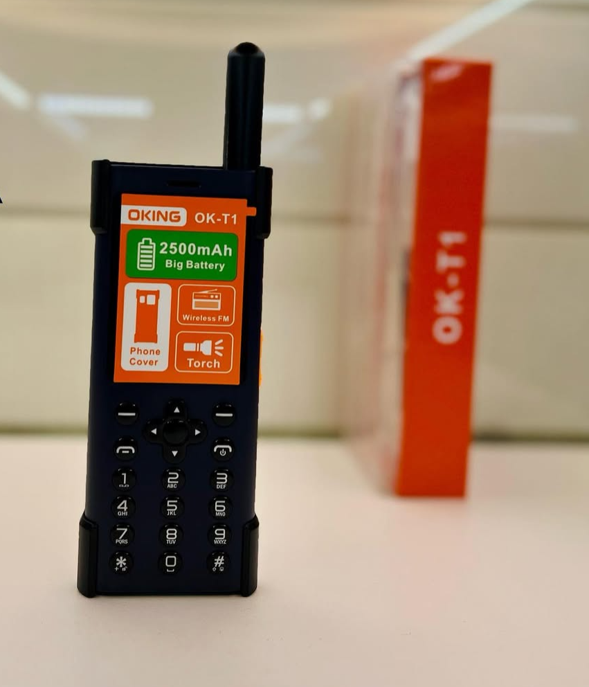 (ON OFFER) BRAND NEW OKING OK-T1 DUAL SIM PHONE 2.8" SCREEN KABAMBE/KATULULU/FEATURE PHONE/MULIKA MWIZI WIRELESS FM CAMERA BRIGHT TOUCH BATTERY CAPACITY 2500MAH DUAL SIM FEATURED PHONE