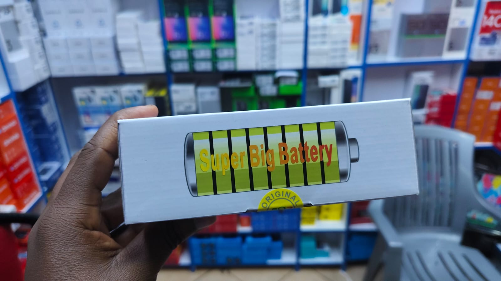 SQ Sq1000 - Powerbank Phone -5980mAh battery capacity 2.8`` HD SCREEN DUAL SIM OR QUAD SIM PHONE button mobile phone dual sim card Bluetooth connectivity spotlight torch FEATURED PHONE