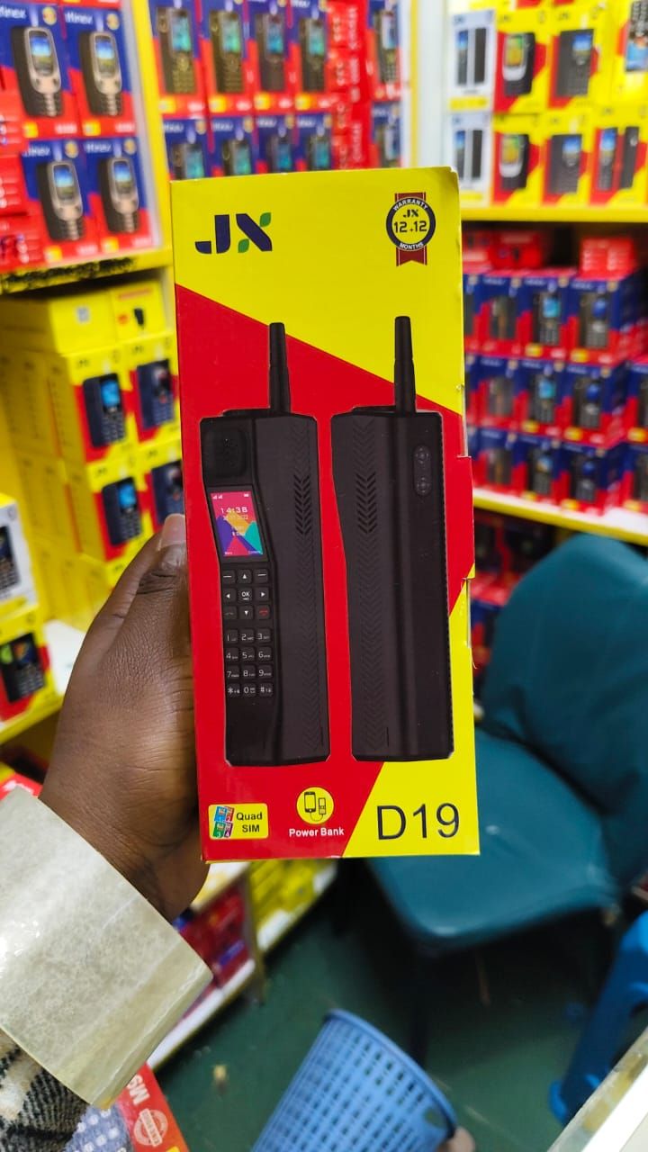 BRAND NEW JX D19 QUAD SIM POWER BANK PHONE 1.77 inch Display 7200mAh Buletooth Vibrator/Wireless FM/ MP3/MP4/Big Torch/ Auto callrecording/Power Bank Cell Feature Phone