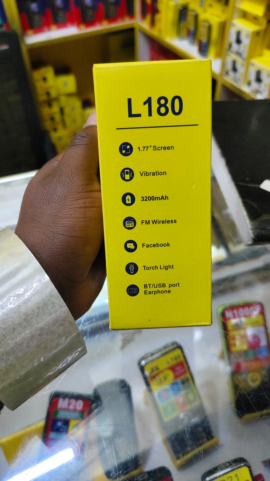 JX L180 DUAL SIM PHONE 3200MAH BIG BATTERY WIRELESS FM, BIG TORCH , SCREEN DISPLAY 1.77" KABAMBE/KATULULU/MULIKA MWIZI/BATTON/FEATURE PHONE