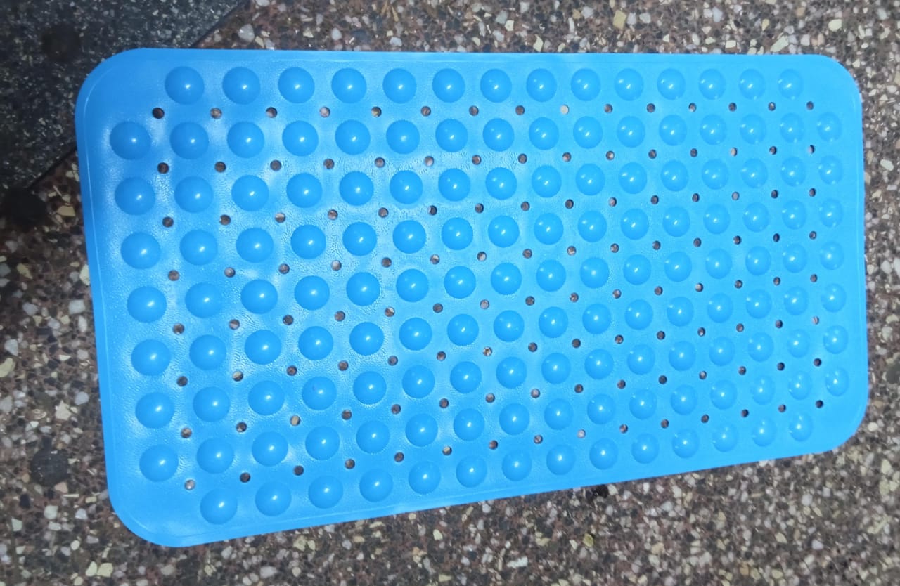 Bathroom Mat Non Slip Bath Mat for Tub Machine Washable, Rubber Anti Slip/Skid Bathtub Shower Mat with Suction Cups, Drain Holes, Foot Massage Scrubber for Kids & Adults. (Multi Color)