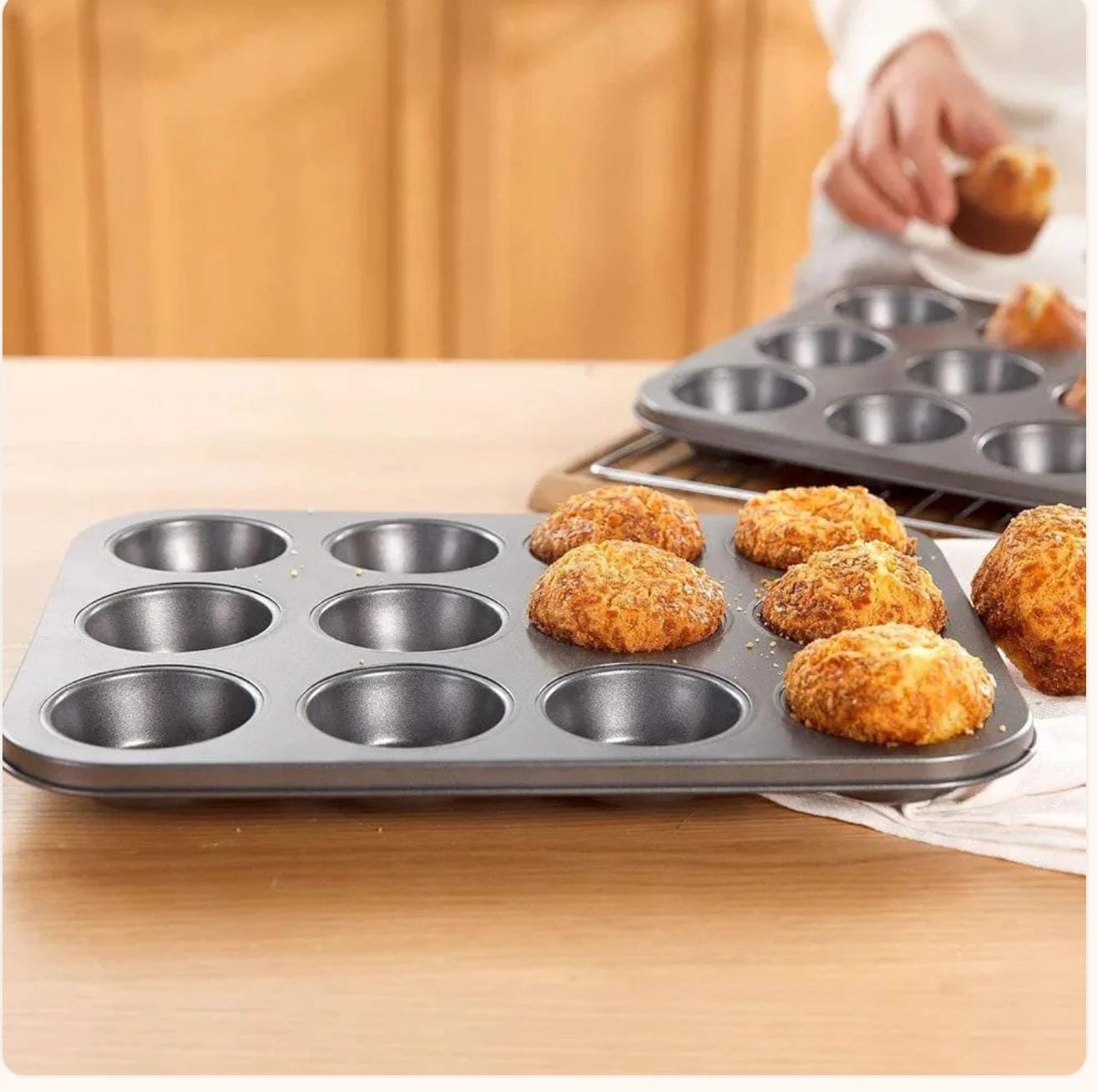 12hole cupcake baking tinManufactured from heavy duty commercial weight 1mm steel, with a double non-stick coating, this twelve hole pan forms part of the Master Class award winning collection that gu