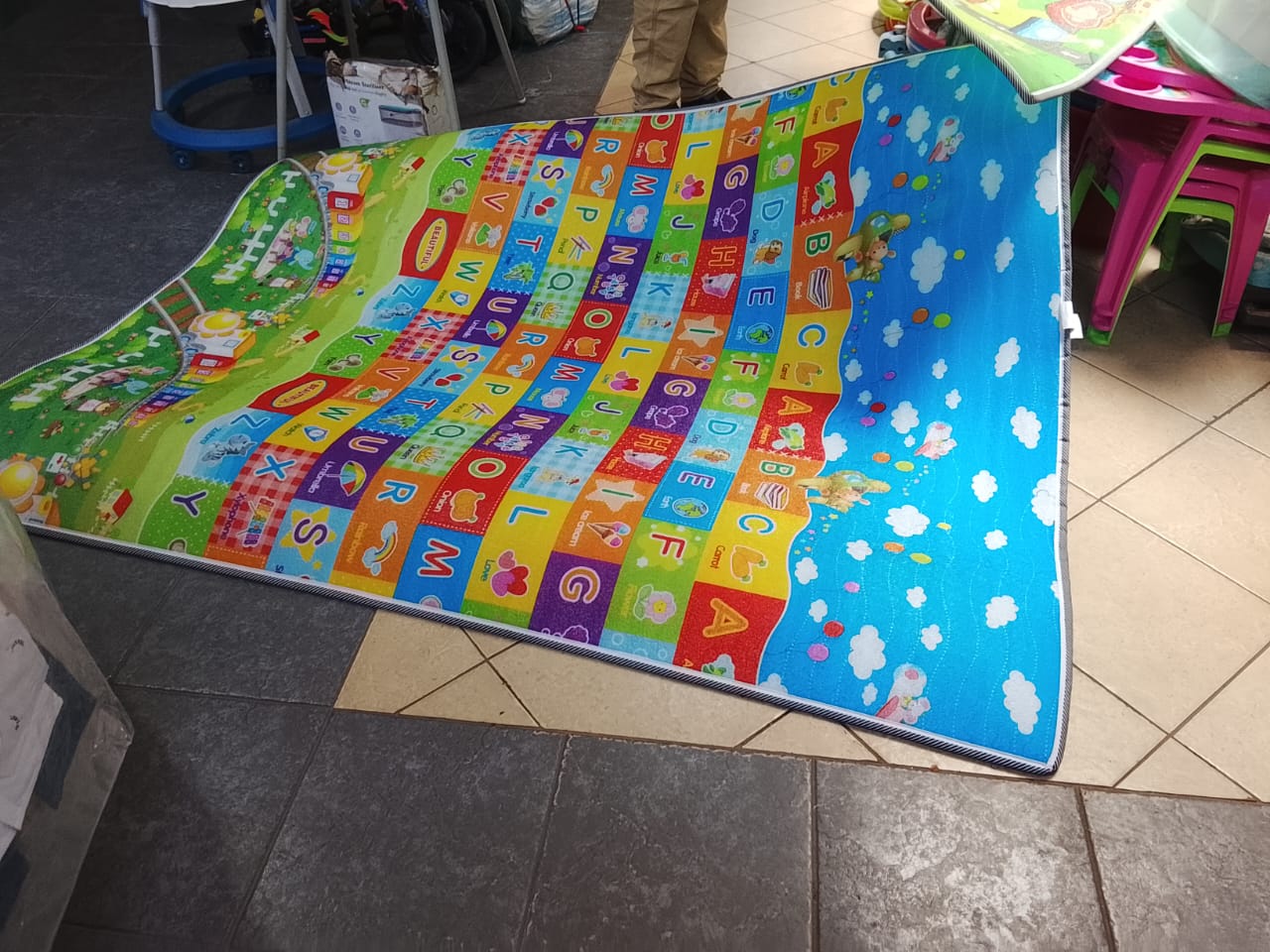 Baby Play Mat bring you the best foam play mat for easy crawling and baby movements.
Easy to fold and carry.
Home use and Perfect for picnics too.
This special mats are specifically designed for in