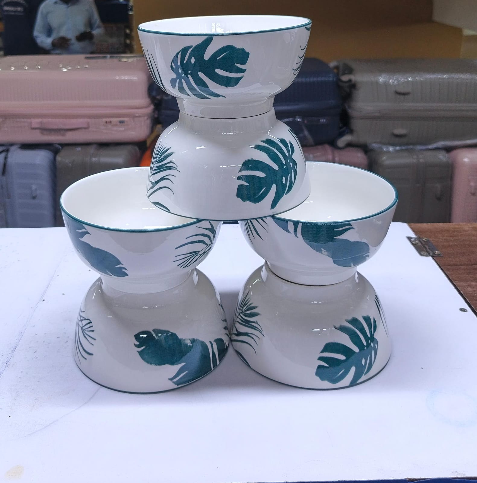 6pcs 5" bowls  contains: 6pc  Material: ceramic  Contains: 6 bowls