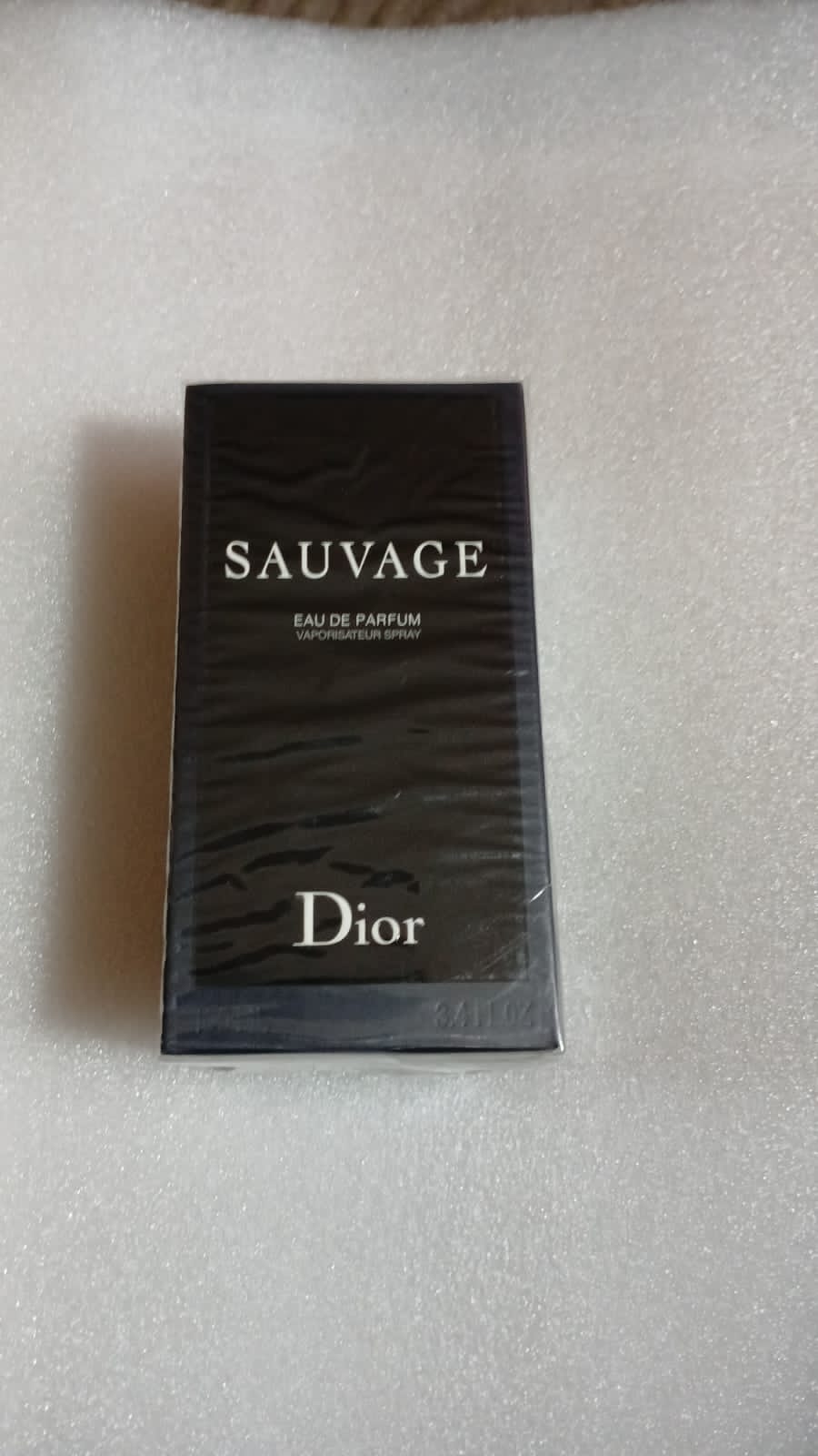Dior Sauvage Perfume The composition opens with  a strong calabrian bergamot that explodes with juicy citrus. The addiction of sichuan pepper brings a warmth and fresh spicinesses.