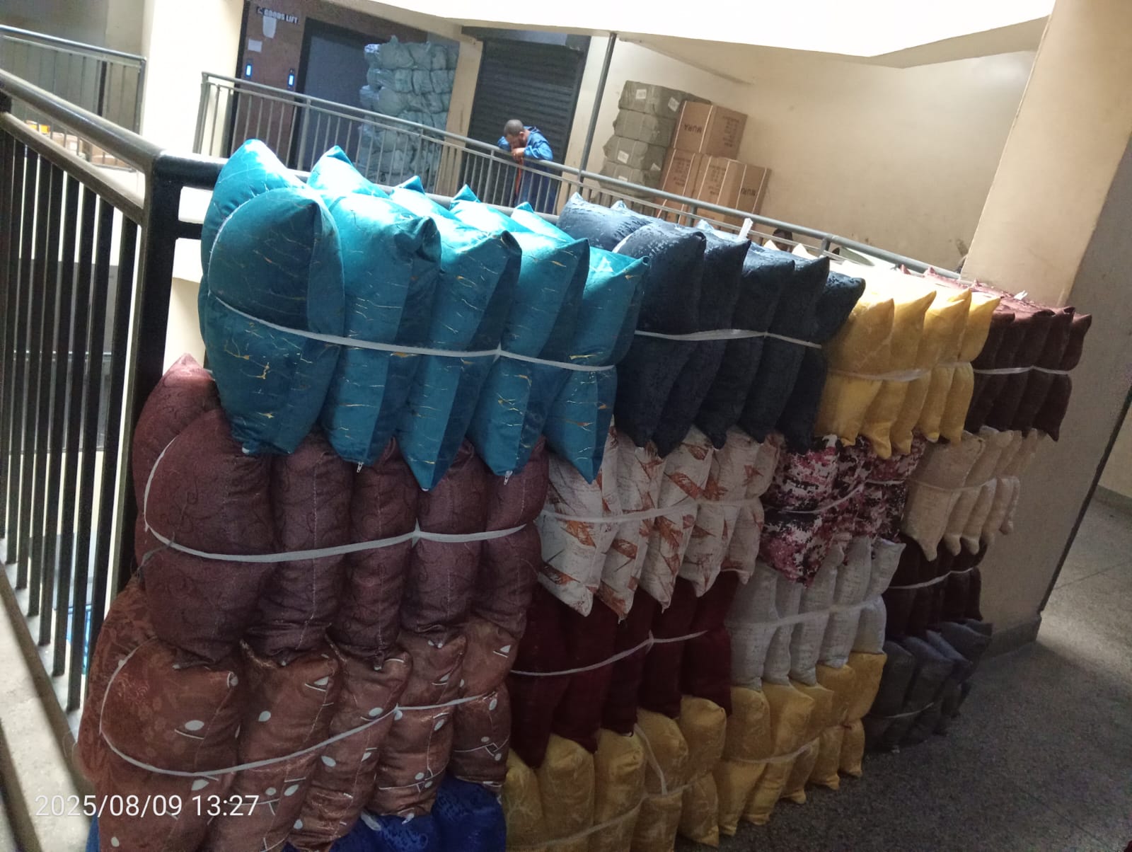 Throw pillow set A set of 5 fibres filled sofa set throw pillows