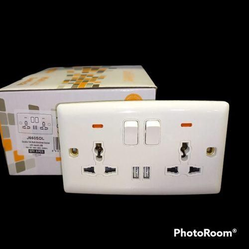 Carl & Gilberts Essentials Dual Socket With Dual USB Charging Ports