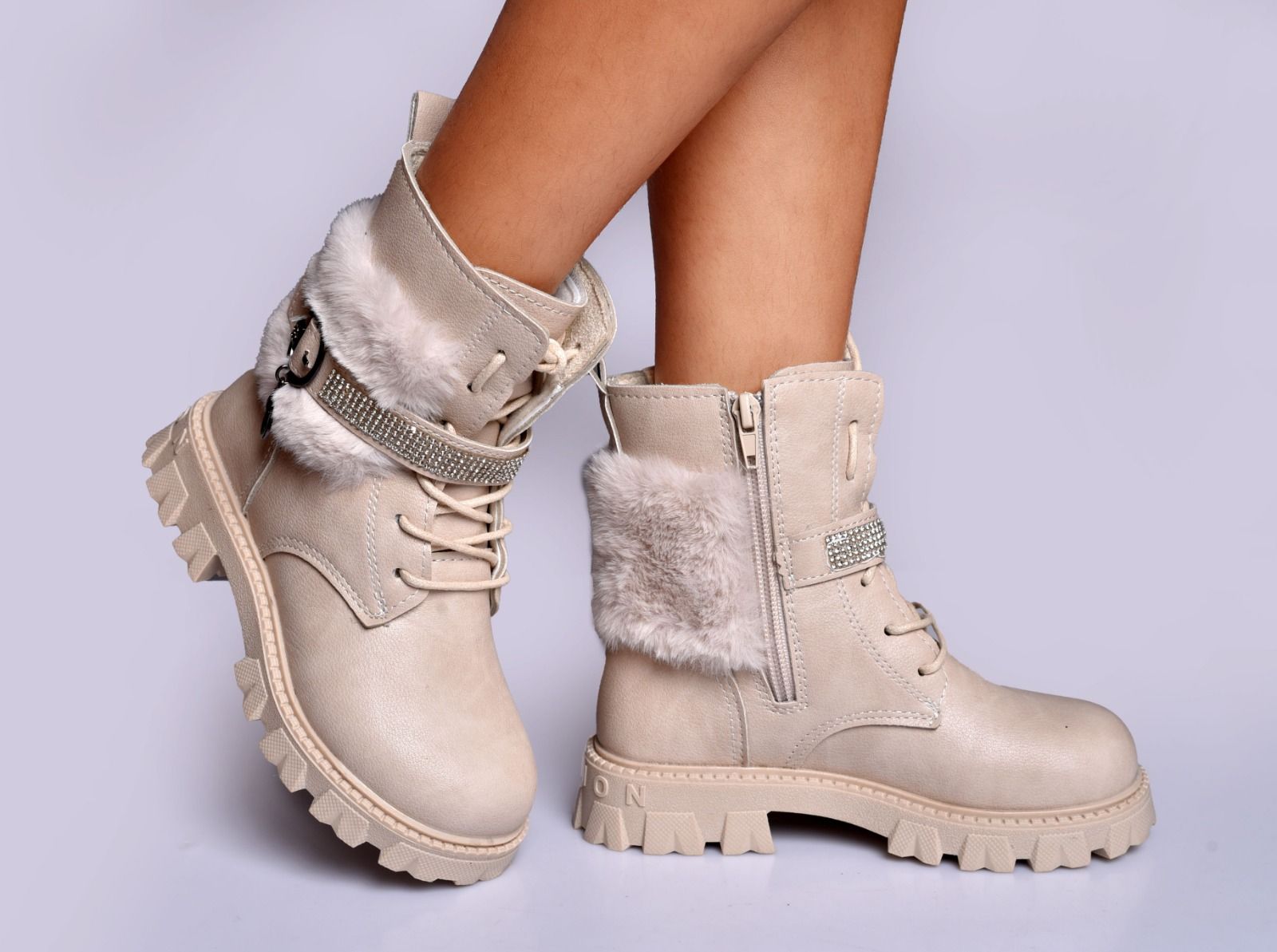 New✴️💥Latest High quality girls boots 🔥🔥🔥very warm and comfortable🔥🔥All seasons 🔥🔥