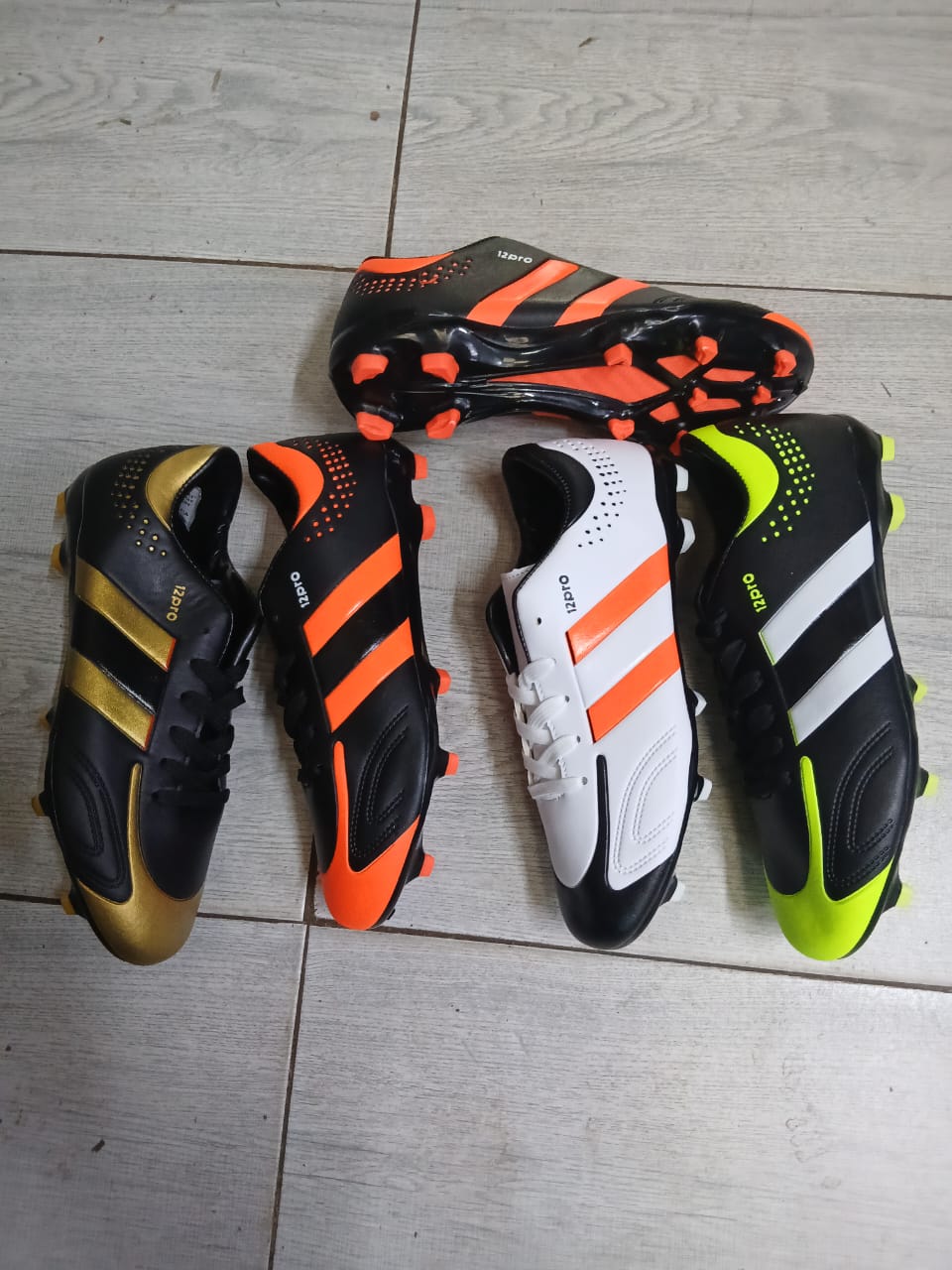 New 🔥🔥🔥🔥  Quality and breathable  12 pro  football soccer boot 🔥🔥Long lasting.