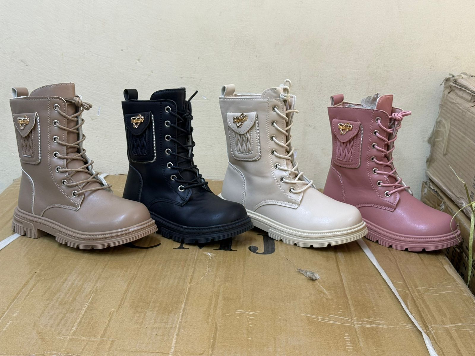 Latest 💫💫High Qualities Kids/Babies/children  girls boots 🔥🔥 looks cute and demure.