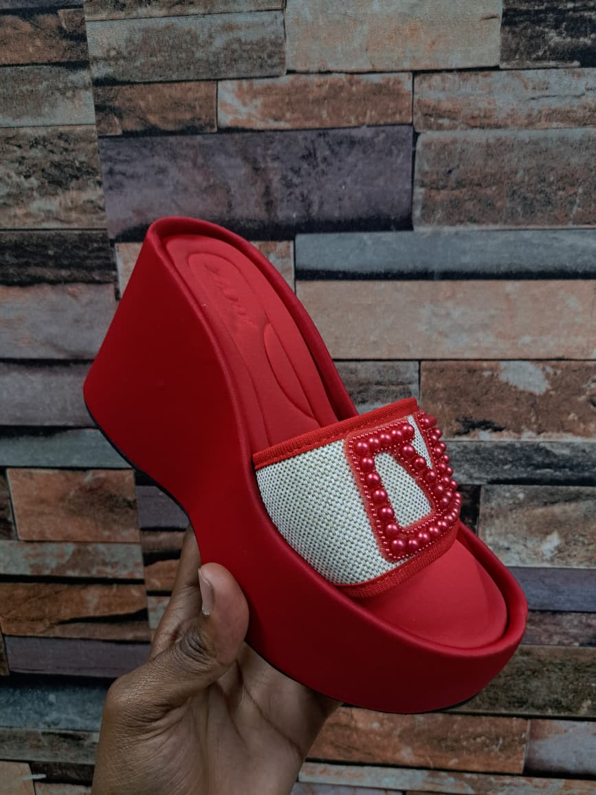 *_🔥Platforms Sandals. It Gives a striking and modern  appearance. A Cushioned  footbed for comfort. A white mesh panel adorned with beads embellishments💥_*
Available in :Black,Brown,and Red