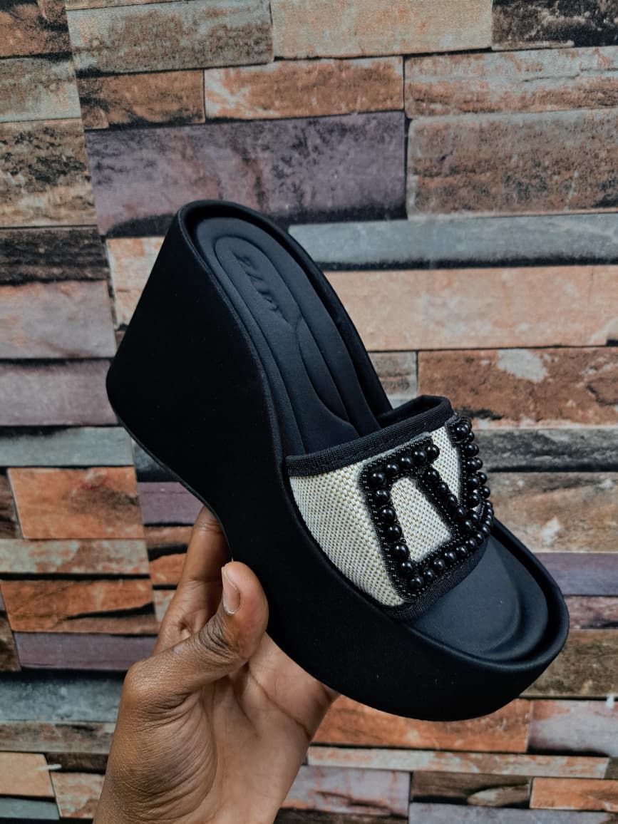 *_🔥Platforms Sandals. It Gives a striking and modern  appearance. A Cushioned  footbed for comfort. A white mesh panel adorned with beads embellishments💥_*
Available in :Black,Brown,and Red