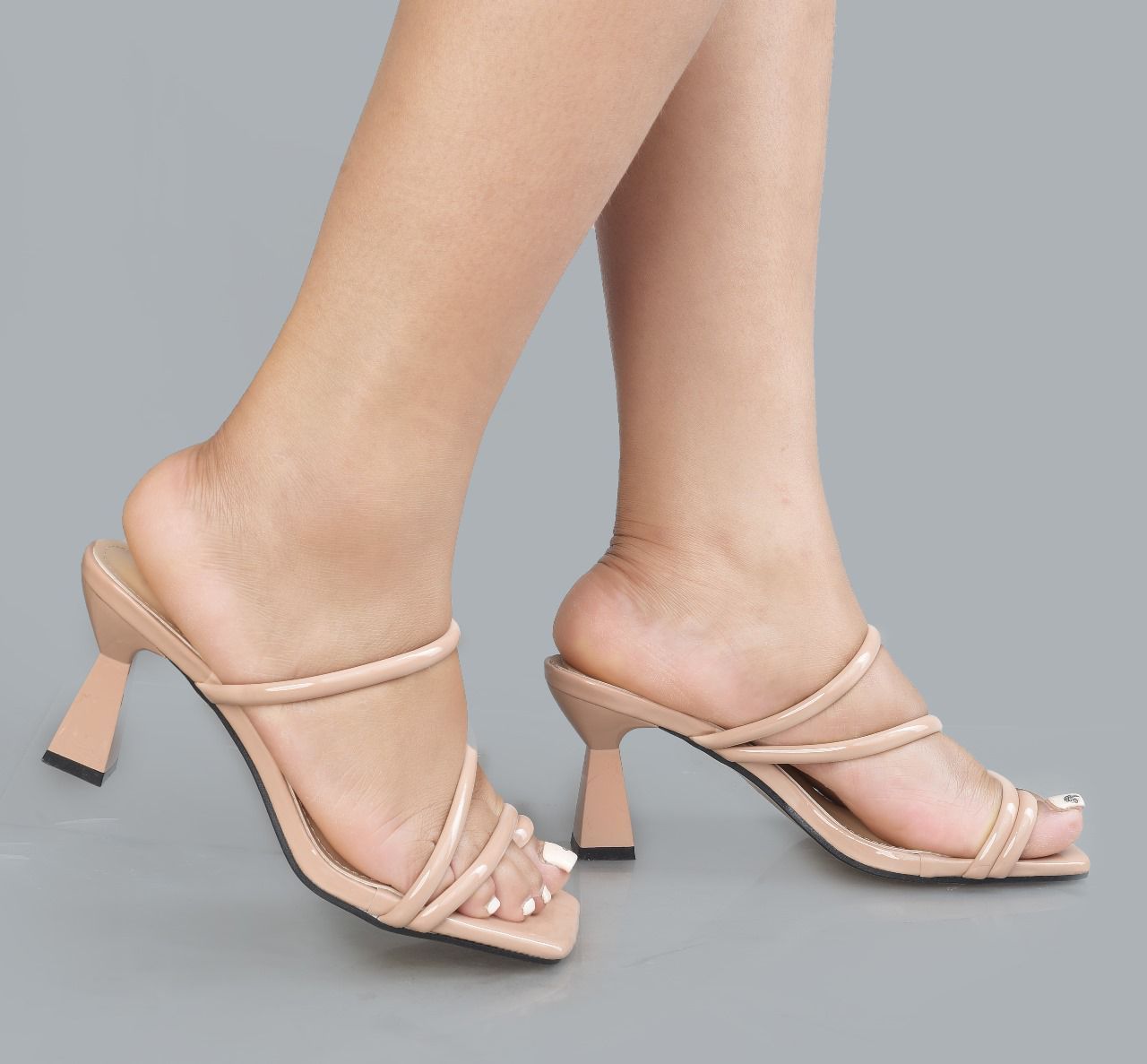 👠 Victorious Elegant Black Strappy Heels for Women ✨ – 💎 Sleek Patent Finish with Stylish Multi-Strap Design | 💃 Square-Toe & Trendy Block Heel | 🌙 Perfect for Parties, Dinner Dates & Special Even