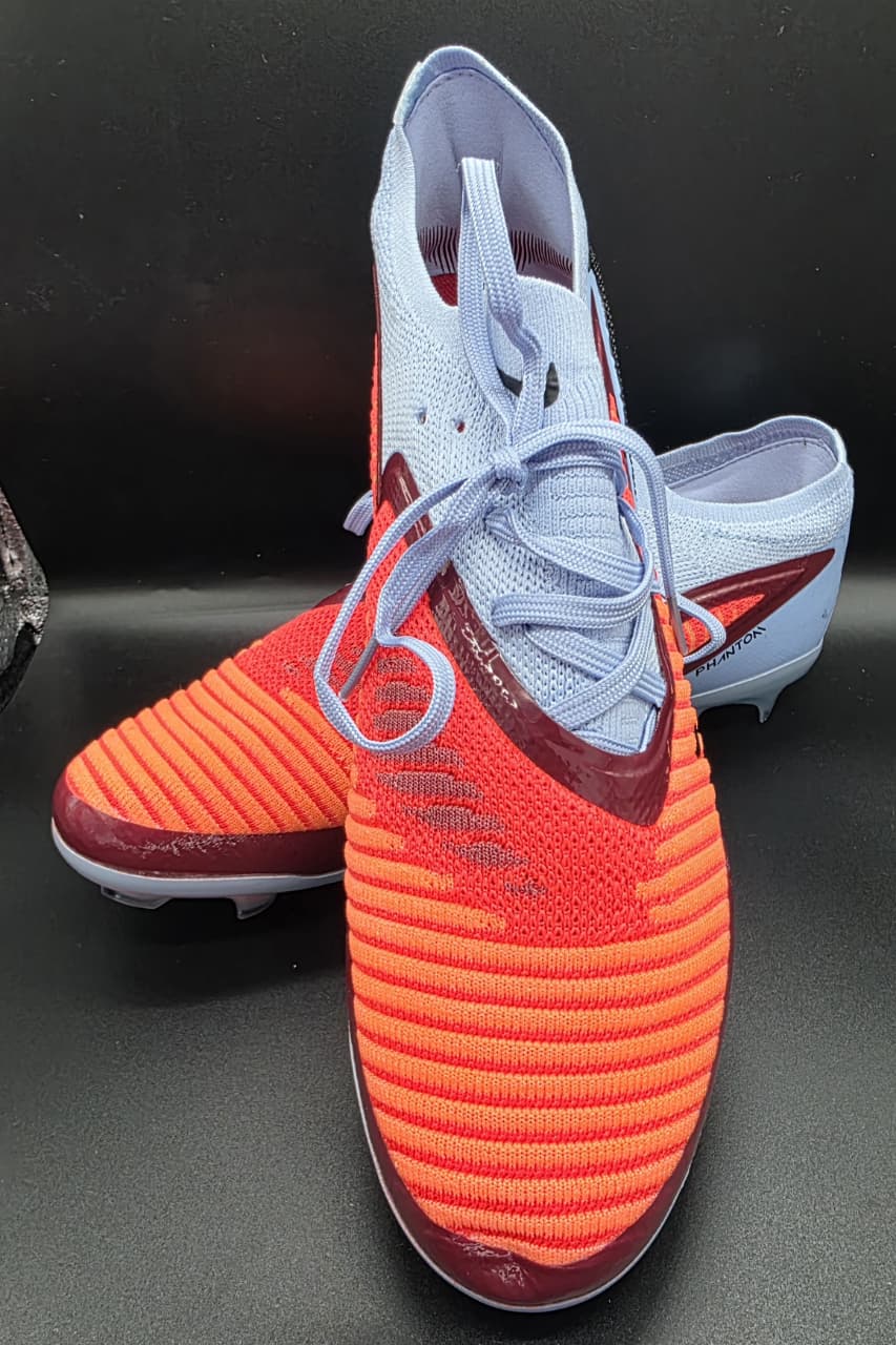 🔥 Phantom 6 Niike Zooom Air Mercurial Vapor Elite FG ⚽ Speed Meets Precision! 👟✨
Unleash your best game with these elite football boots, engineered for explosive speed, perfect control and unmatched