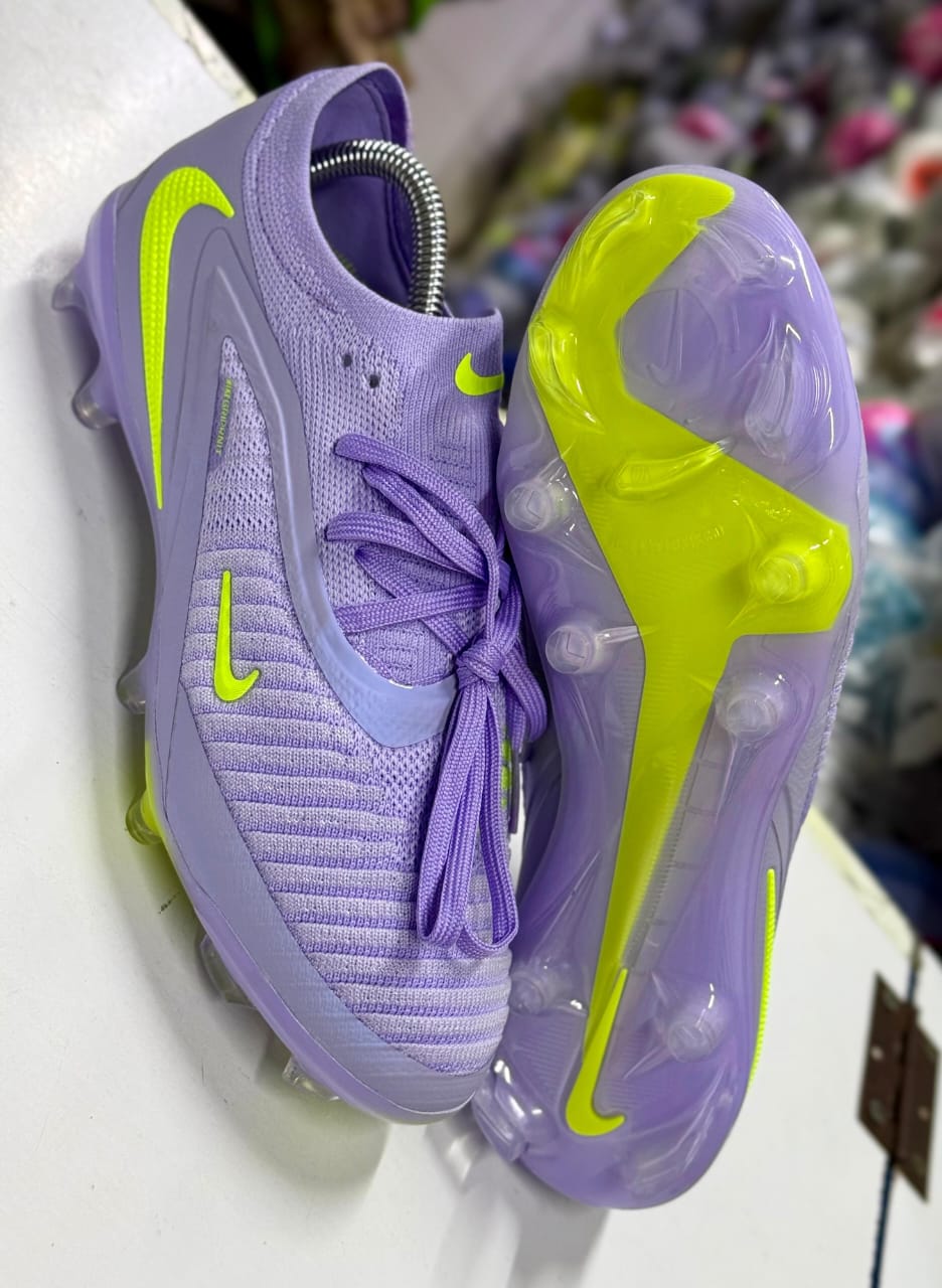 🔥 Phantom 6 Niike Zooom Air Mercurial Vapor Elite FG ⚽ Speed Meets Precision! 👟✨
Unleash your best game with these elite football boots, engineered for explosive speed, perfect control and unmatched