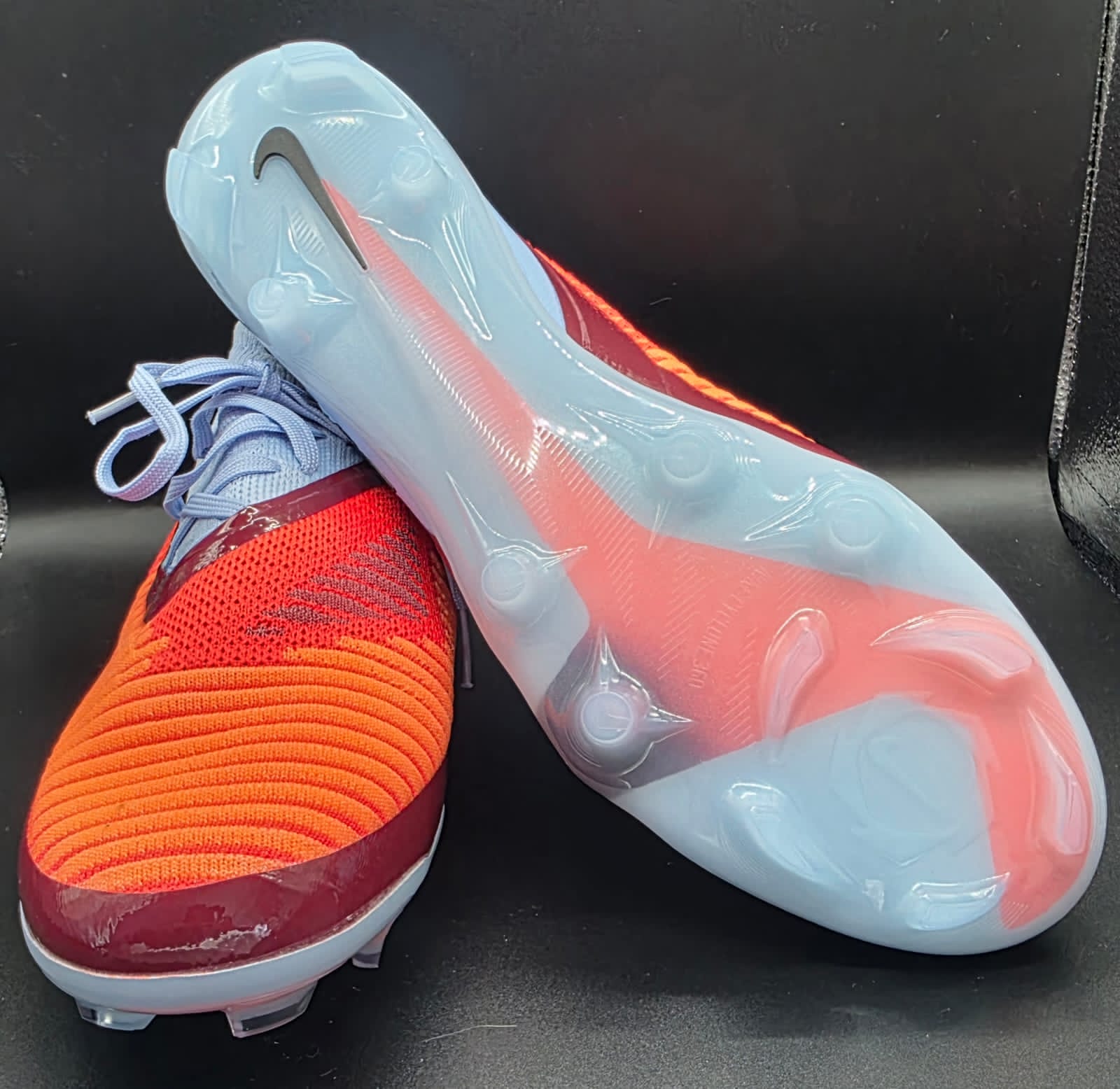 🔥 Phantom 6 Niike Zooom Air Mercurial Vapor Elite FG ⚽ Speed Meets Precision! 👟✨
Unleash your best game with these elite football boots, engineered for explosive speed, perfect control and unmatched