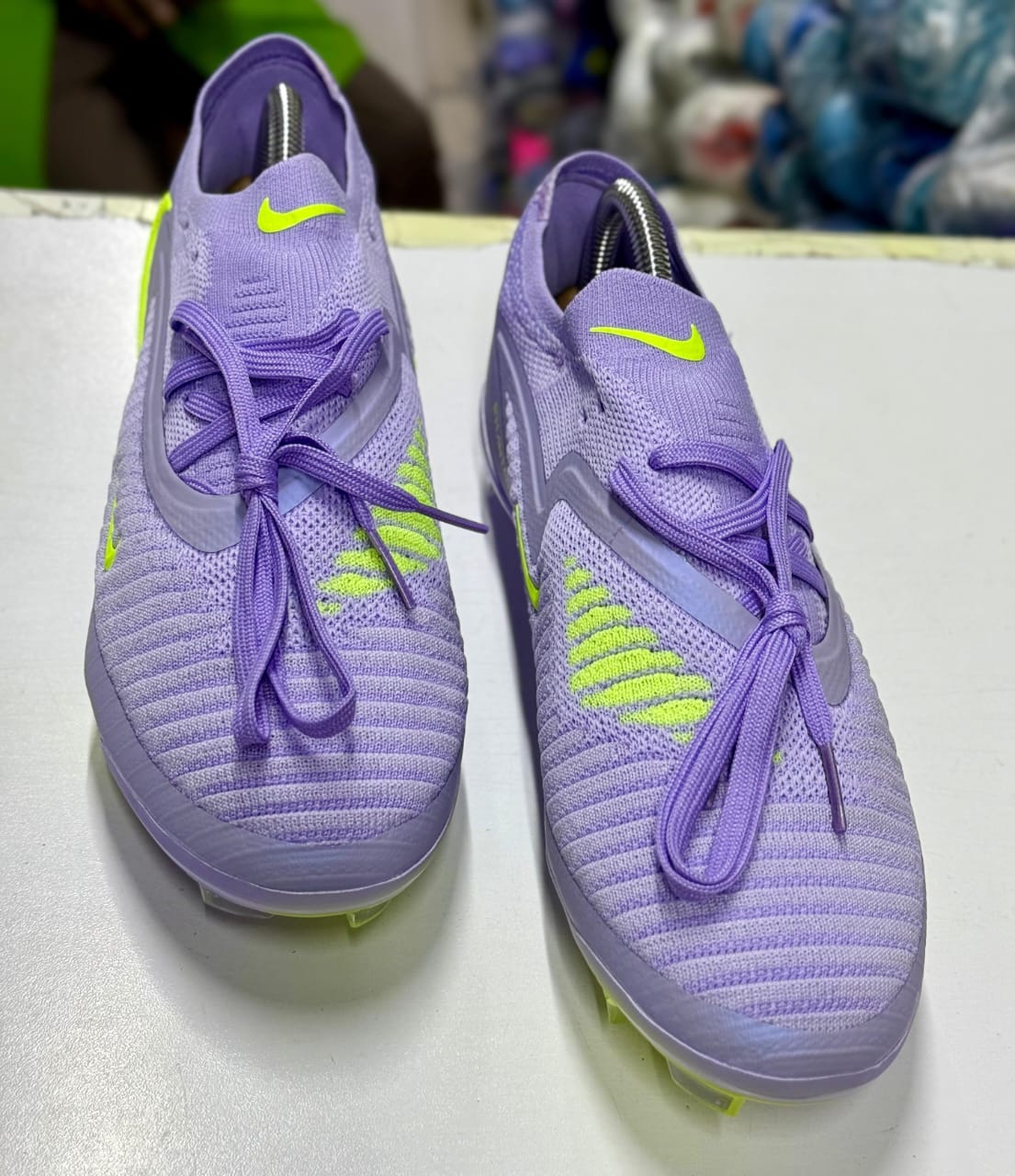 🔥 Phantom 6 Niike Zooom Air Mercurial Vapor Elite FG ⚽ Speed Meets Precision! 👟✨
Unleash your best game with these elite football boots, engineered for explosive speed, perfect control and unmatched