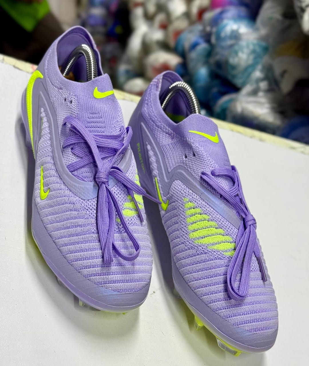 🔥 Phantom 6 Niike Zooom Air Mercurial Vapor Elite FG ⚽ Speed Meets Precision! 👟✨
Unleash your best game with these elite football boots, engineered for explosive speed, perfect control and unmatched