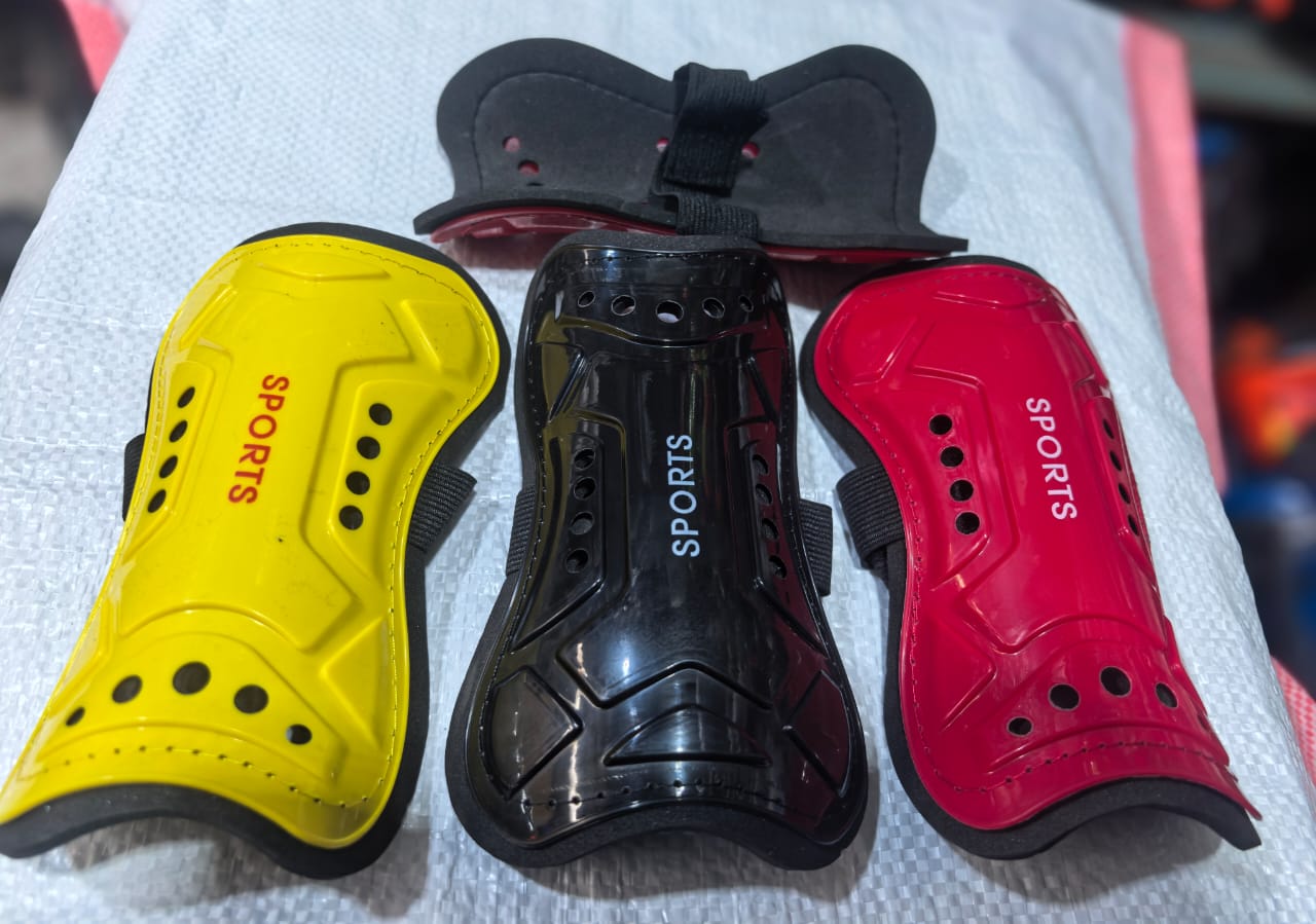 ⚽💥 High-Impact Sports Shin Guards – Ultimate Leg Protection for Training & Match Day! 🛡️🔥
Stay safe, confident, and unbeatable on the field with these Premium Sports Shin Guards, designed for play