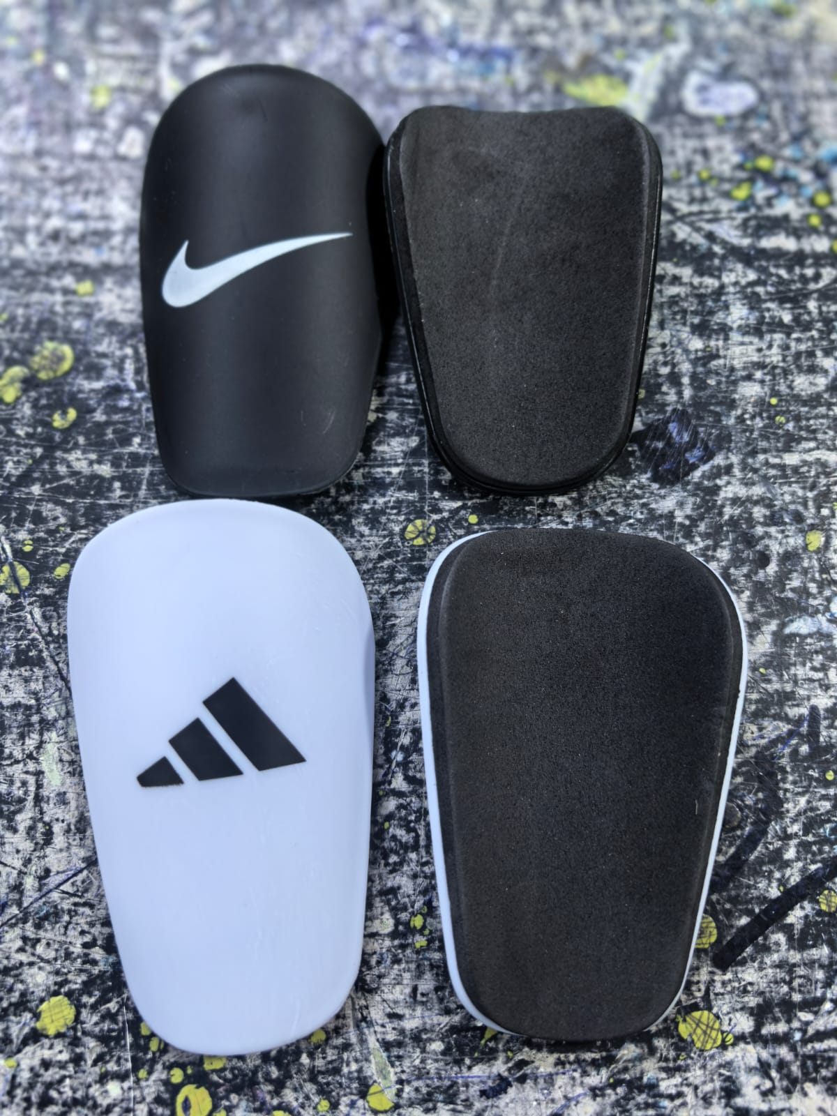 ⚽💥 High-Impact Sports Shin Guards – Ultimate Leg Protection for Training & Match Day! 🛡️🔥
Stay safe, confident, and unbeatable on the field with these Premium Sports Shin Guards, designed for play