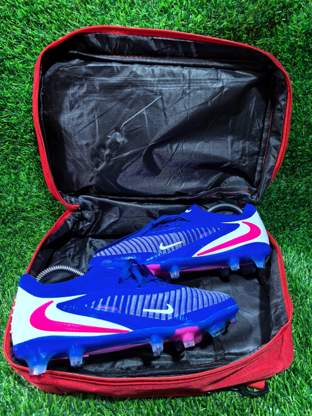 New 🔥🔥🔥🔥🔥High Quality  Phantom gx 6 Football Soccer boots🔥🔥🔥🔥🔥 A  very good Quality and very comfortable